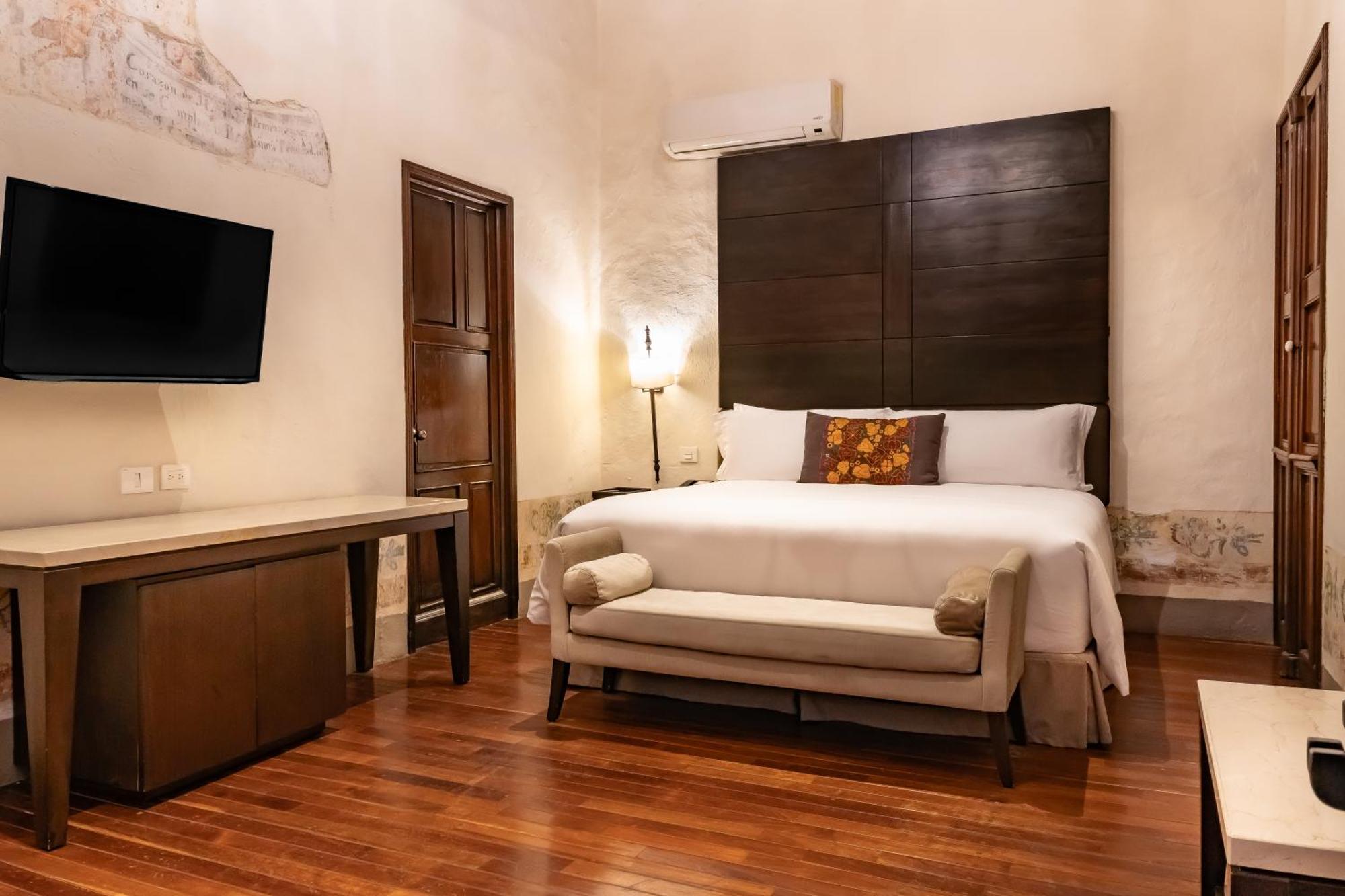 Gran Clase King Size Bed