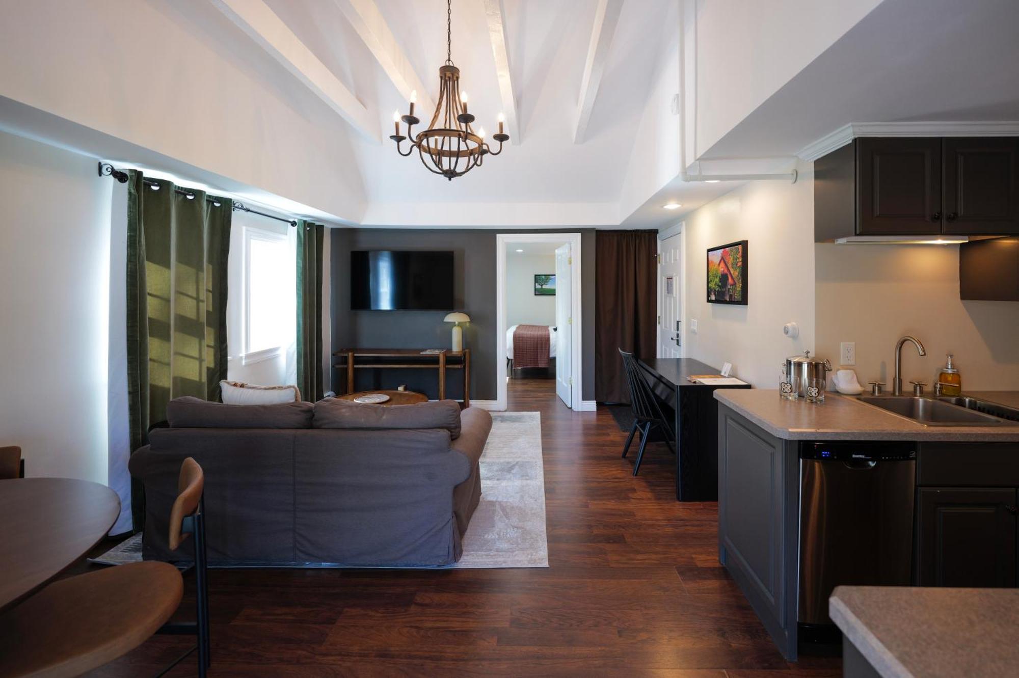 Farm House 3rd Floor Suite B