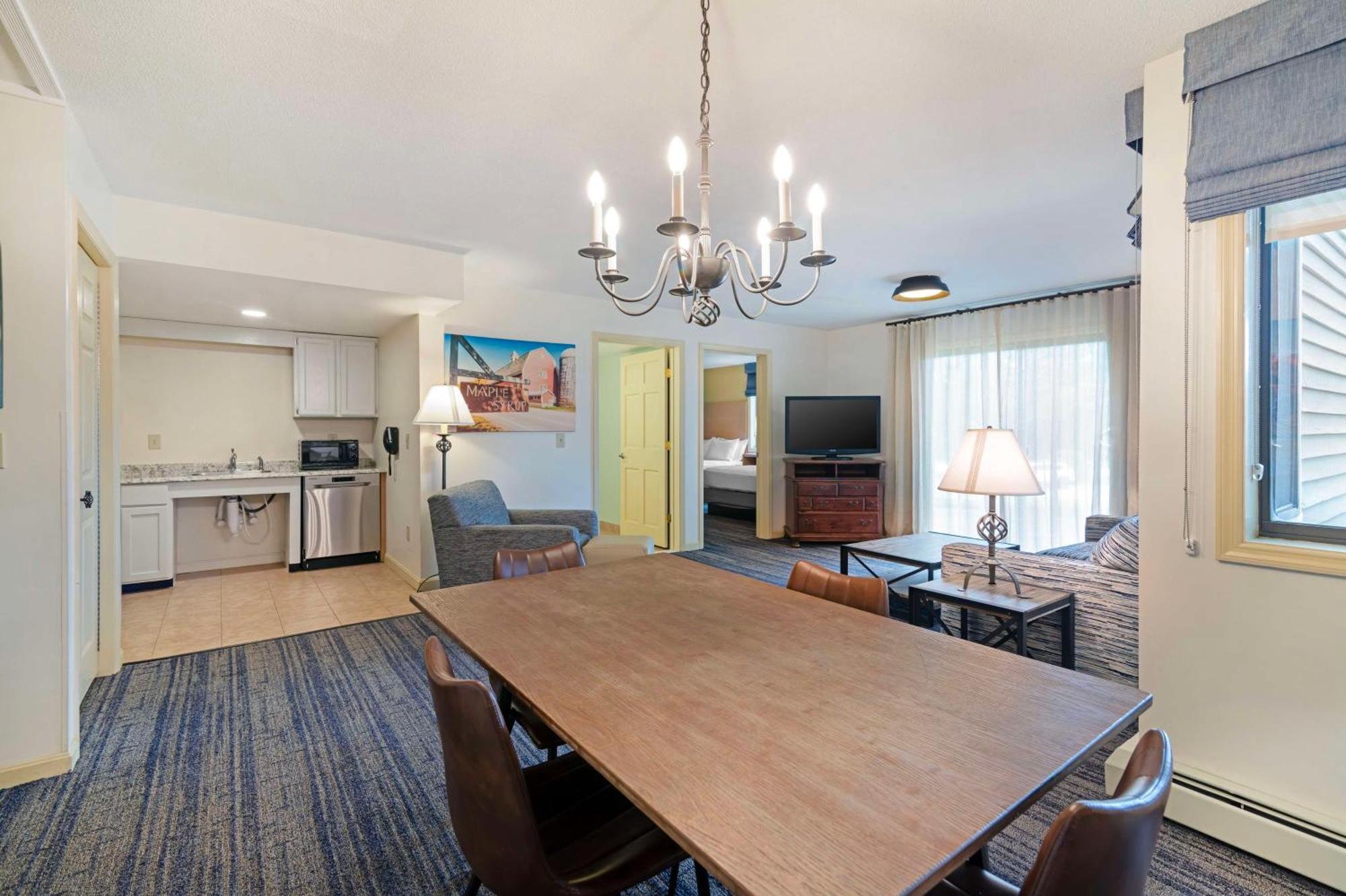 Queen Suite with Two Queen Beds - Mobility Access/Non-Smoking