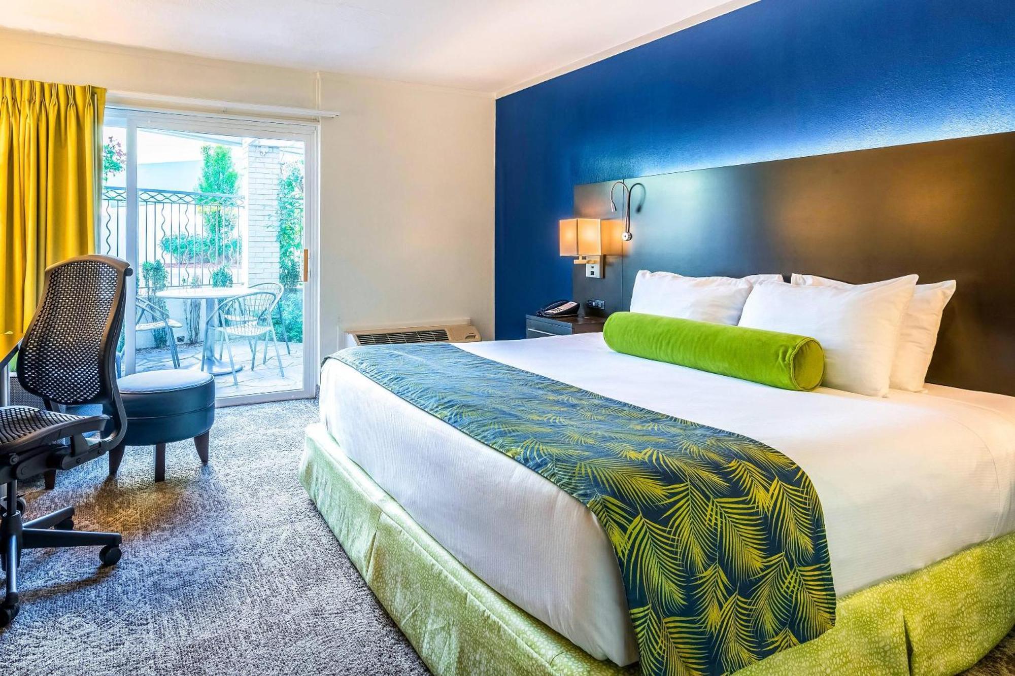 King Room with Courtyard View - Non-Smoking