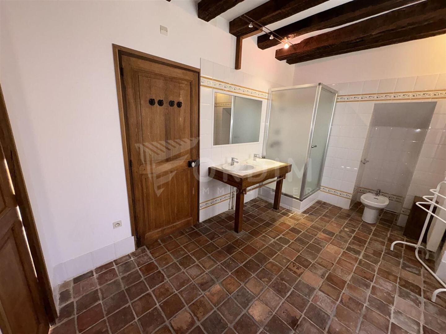 Six-Bedroom House,1722935932:JPEG