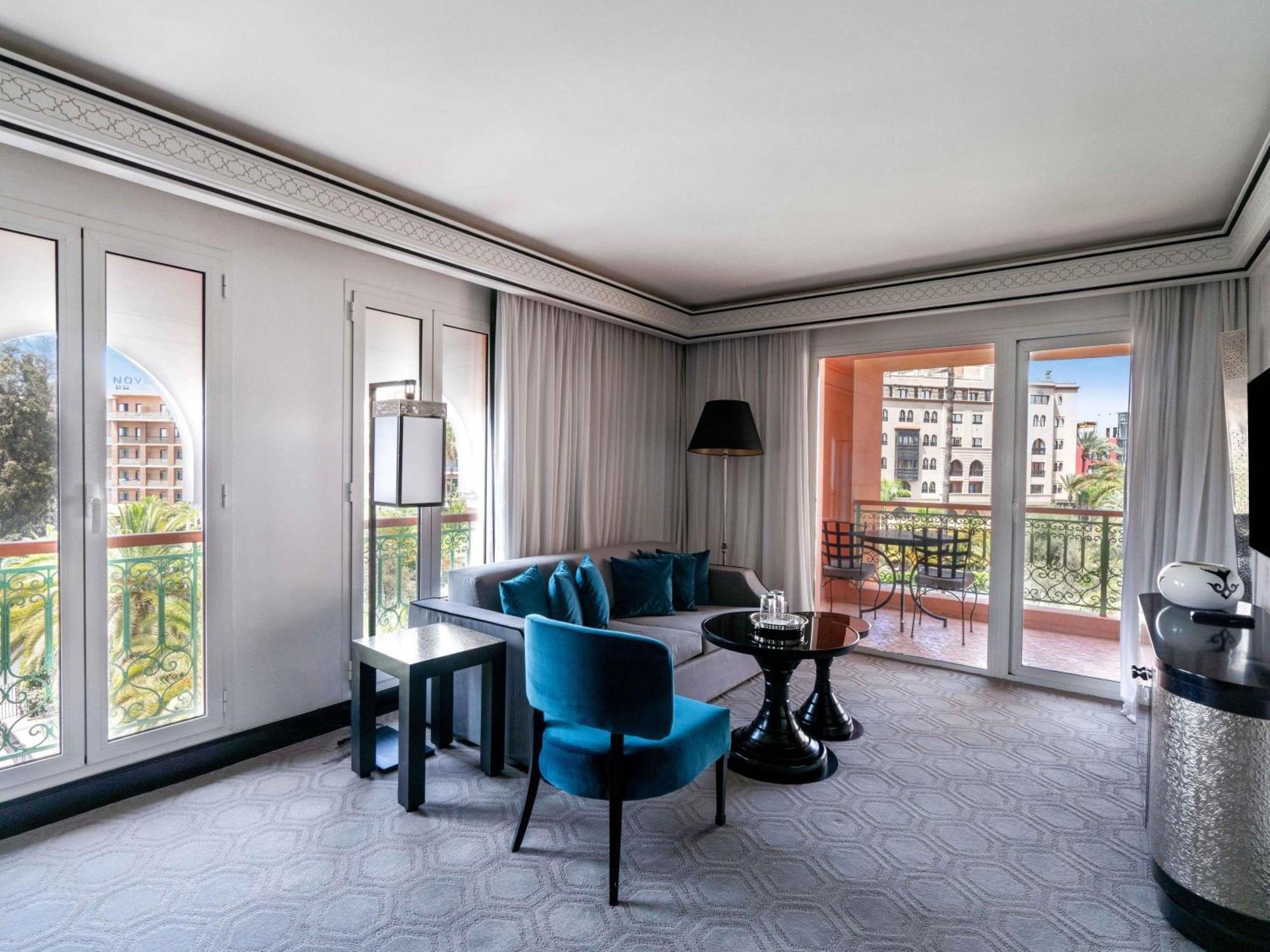 Suite Junior con cama extragrande y vistas
