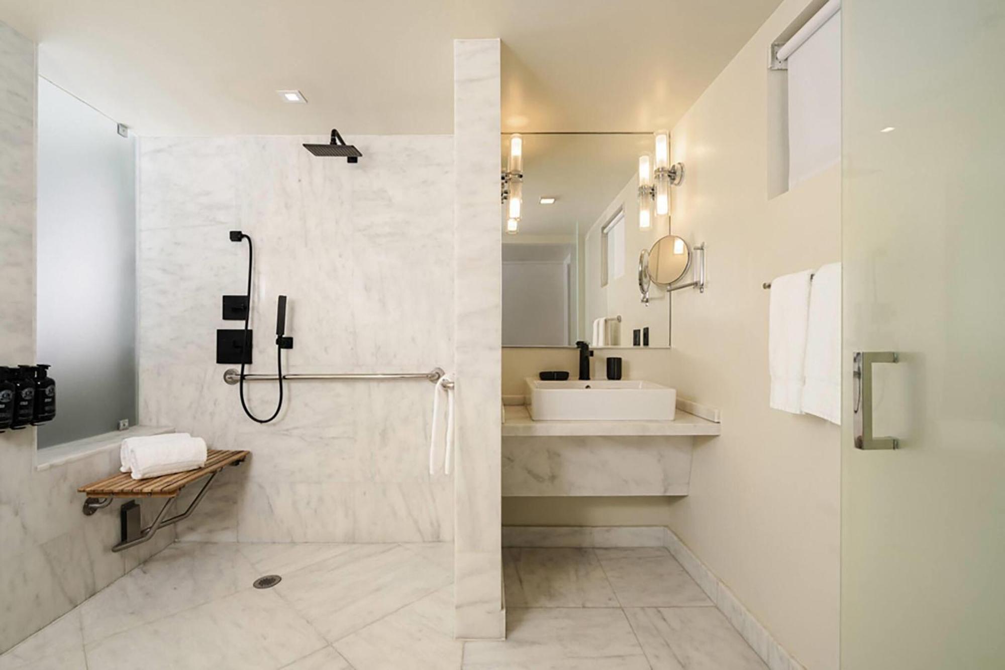 One-Bedroom King Suite - Non-Smoking