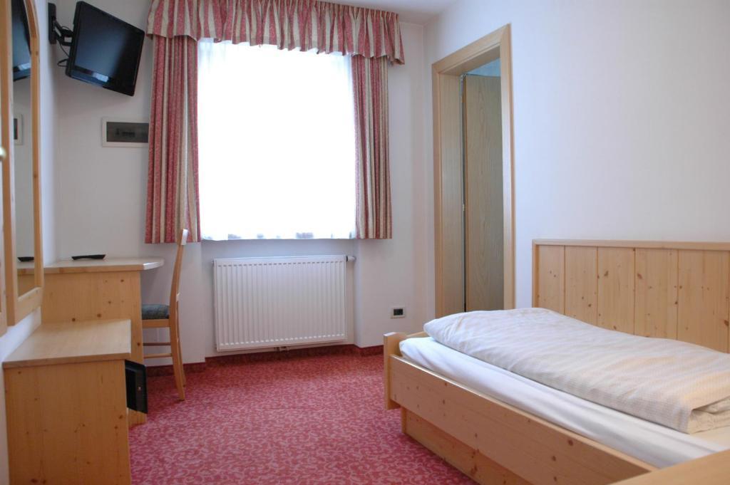 Single Room,1589134123:JPEG