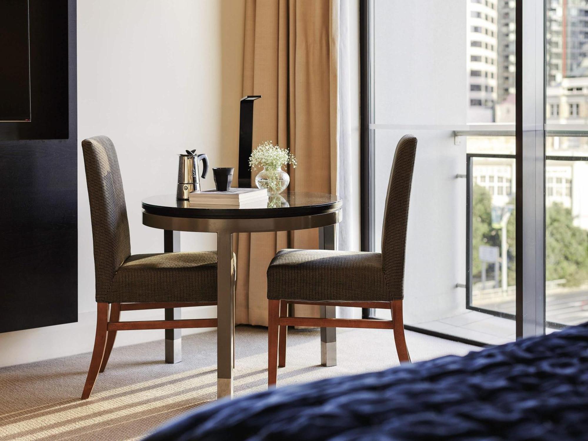 Queen Studio Suite City View