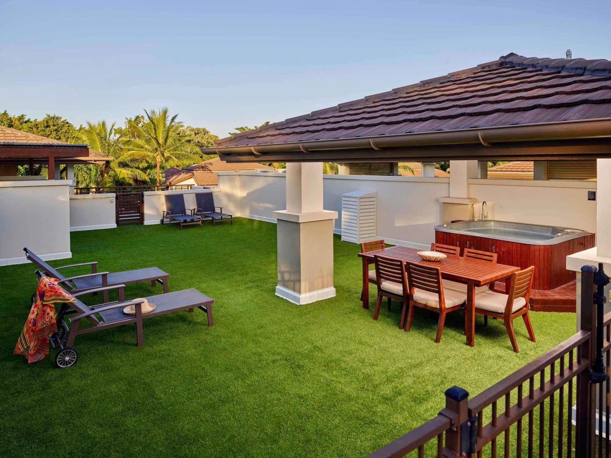 Two-Bedroom Apartment Penthouse Pool View