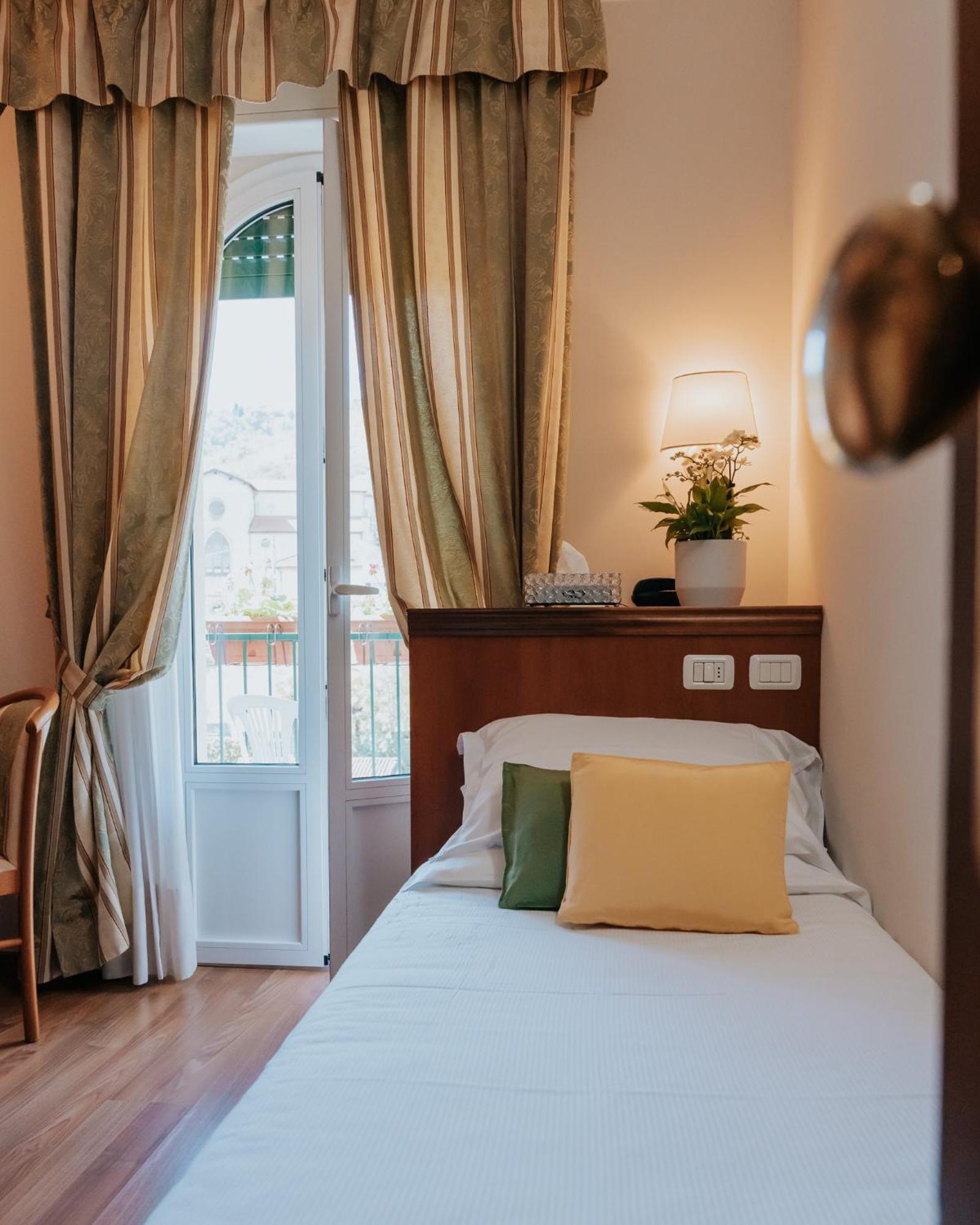Single Room,1730025720:JPEG