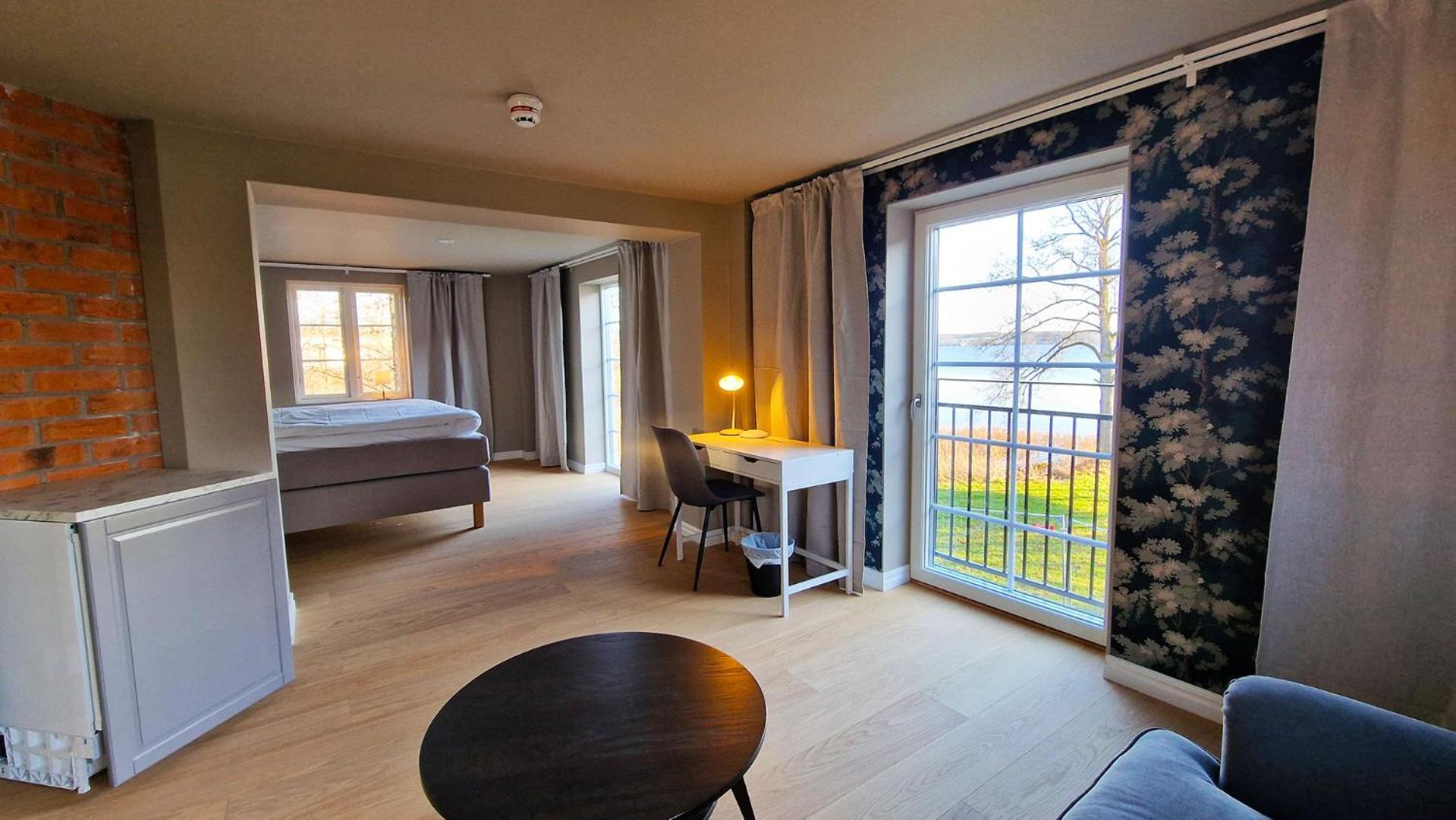 Suite with Lake View