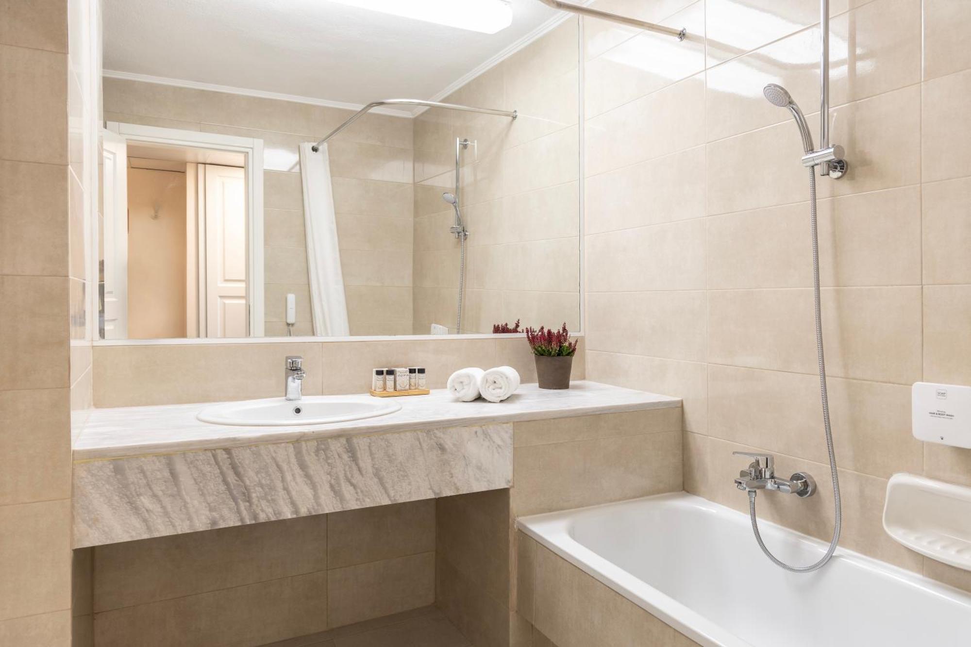 2 Twin Rooms with Interconnecting Door