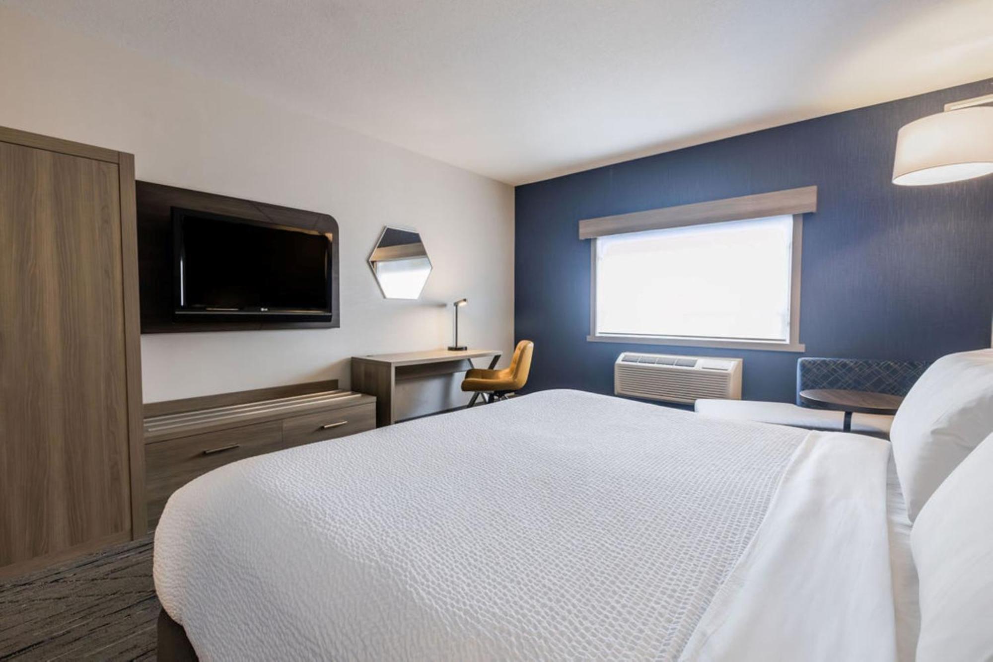 Standard King Room
