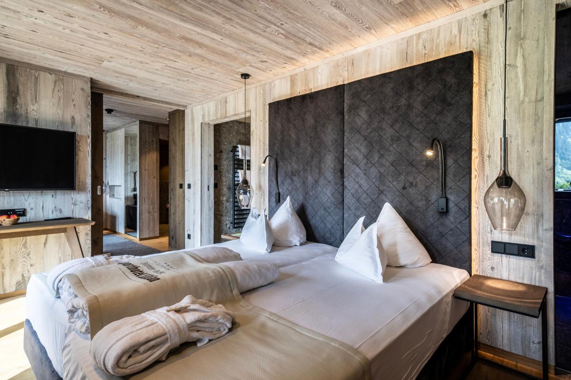 Junior Suite,1765211203:JPEG