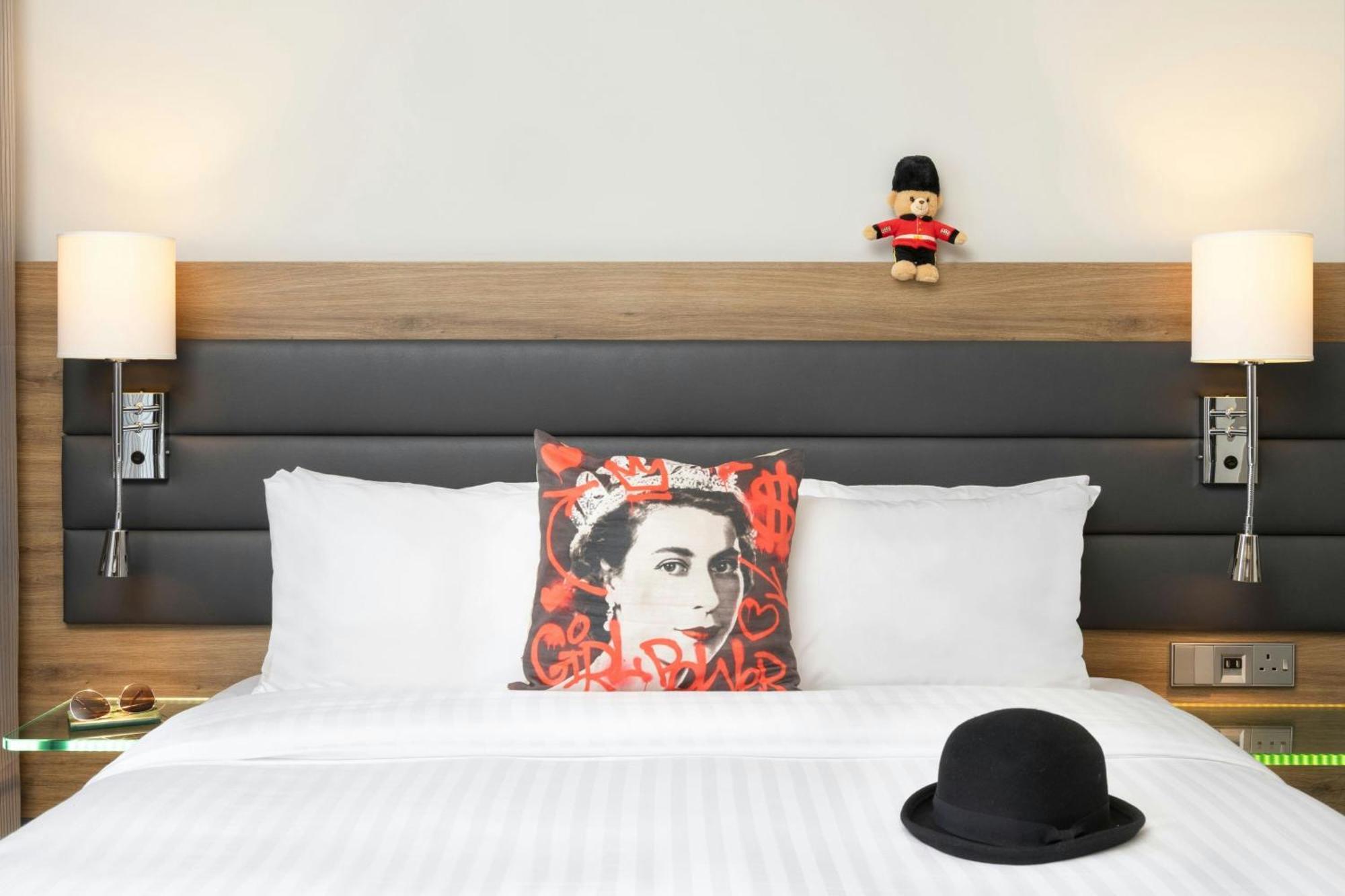 Moxy Queen Room