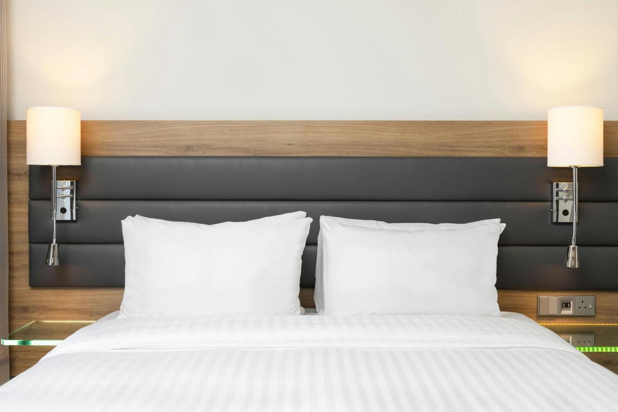 Moxy Queen Room
