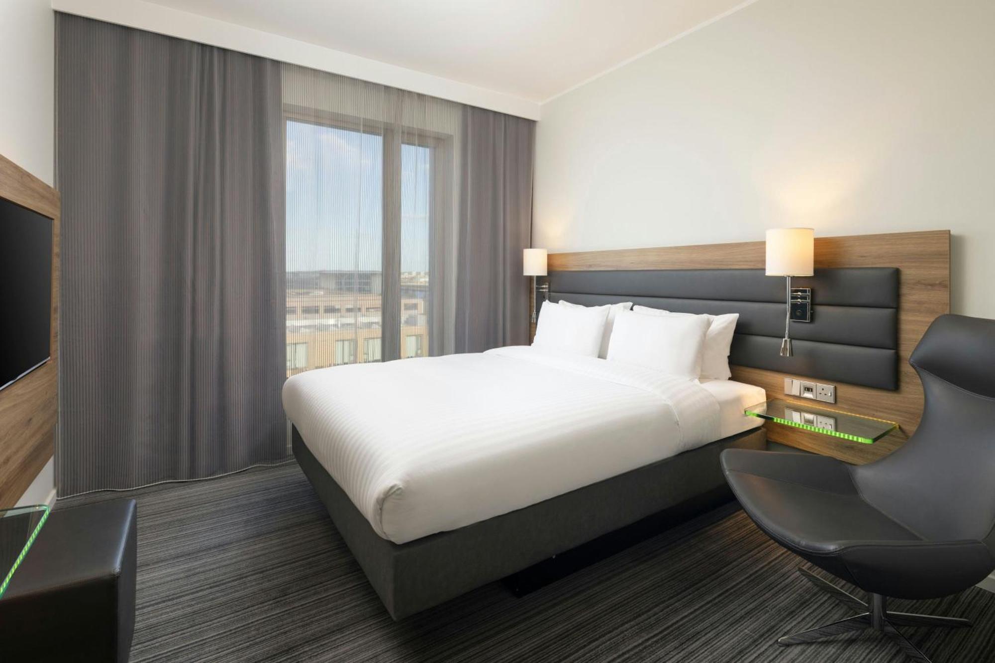 Moxy Queen Room