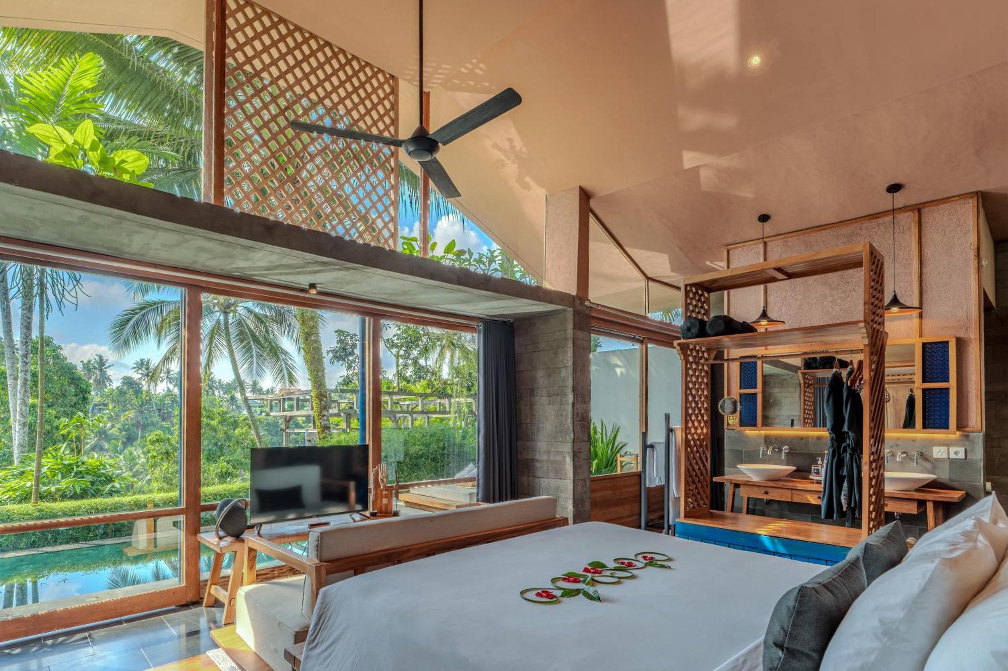 One-Bedroom Royal Pool Villa with Free Benefit