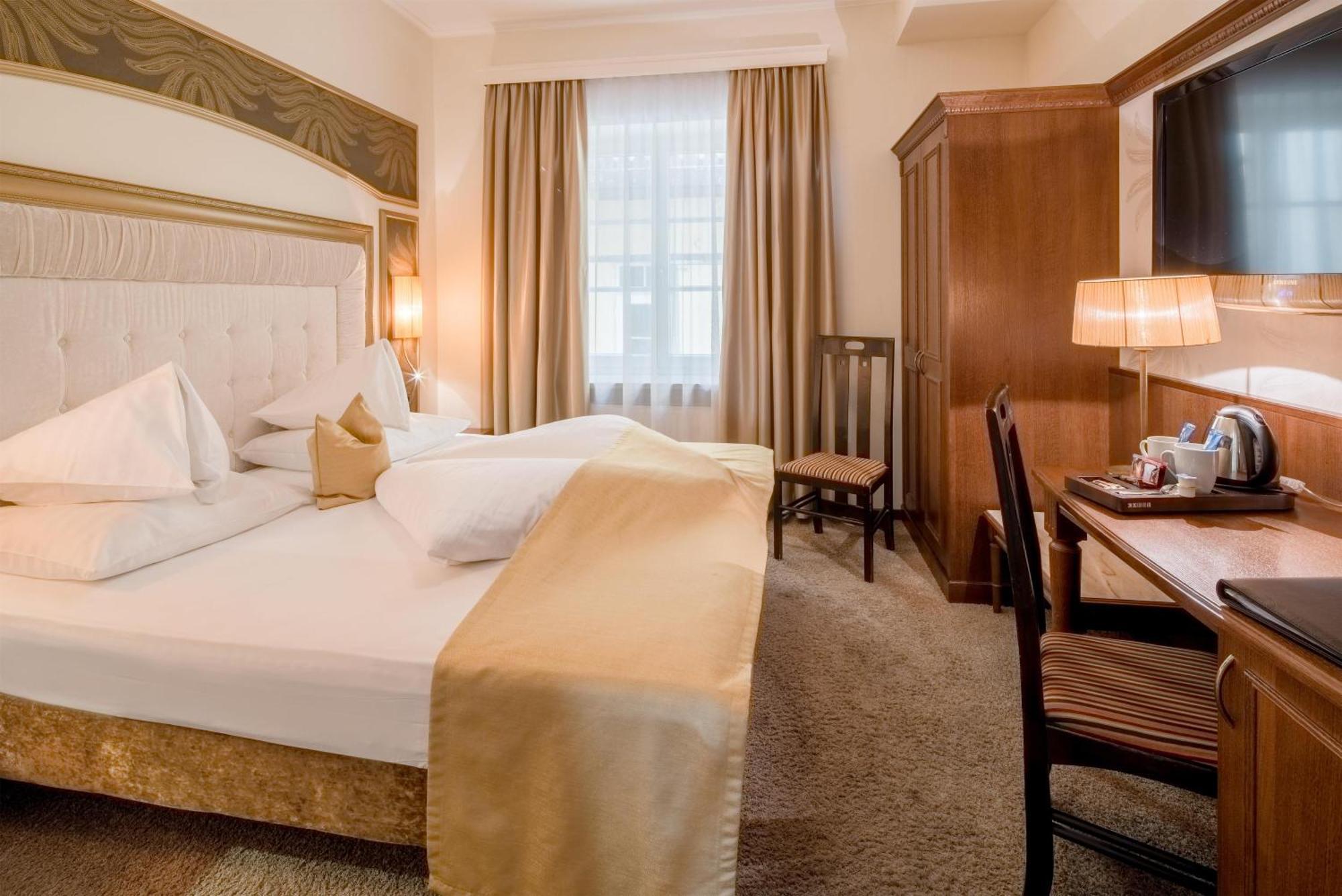 Deluxe Double Room,1758518363:JPEG