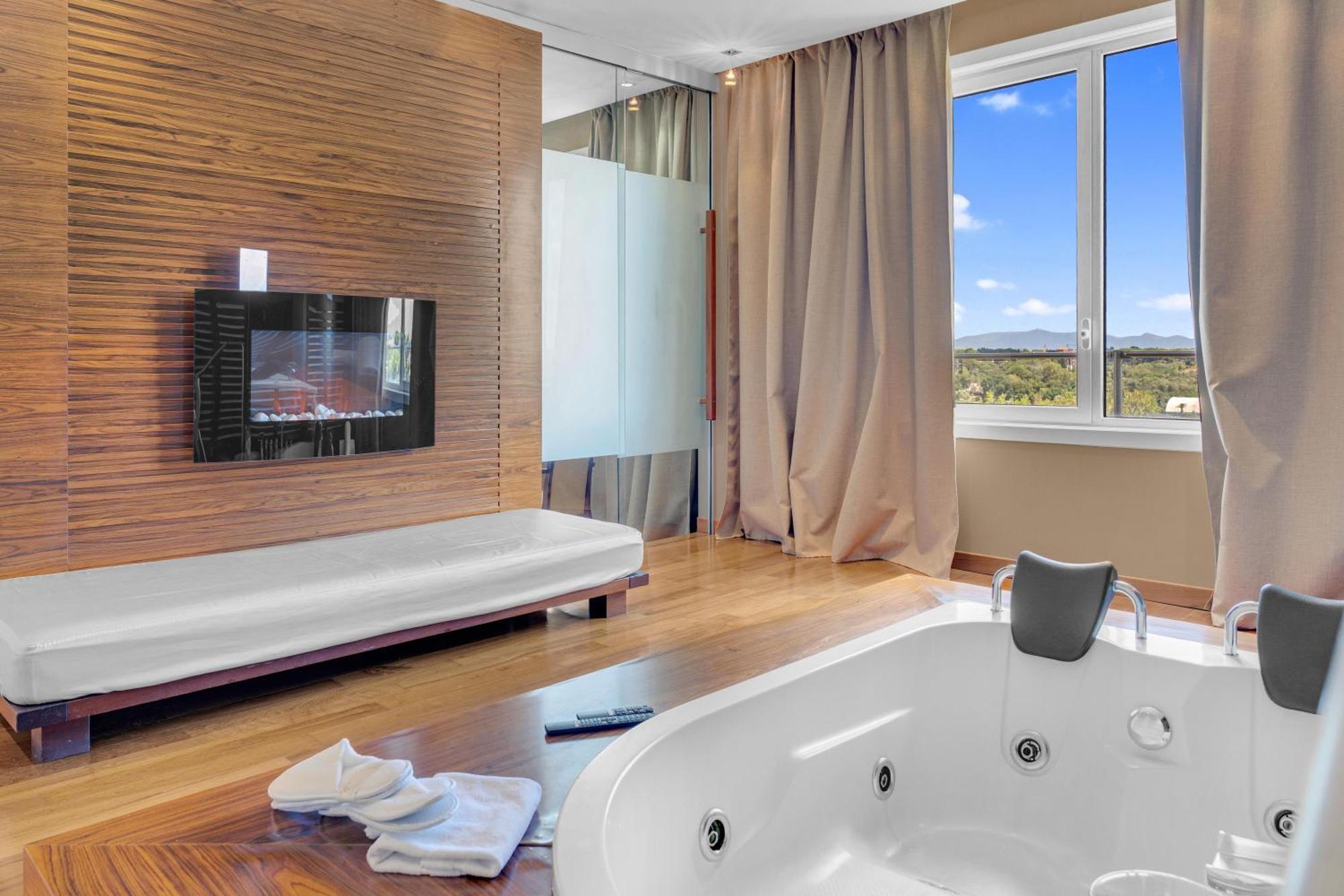 King Suite Spa Bath