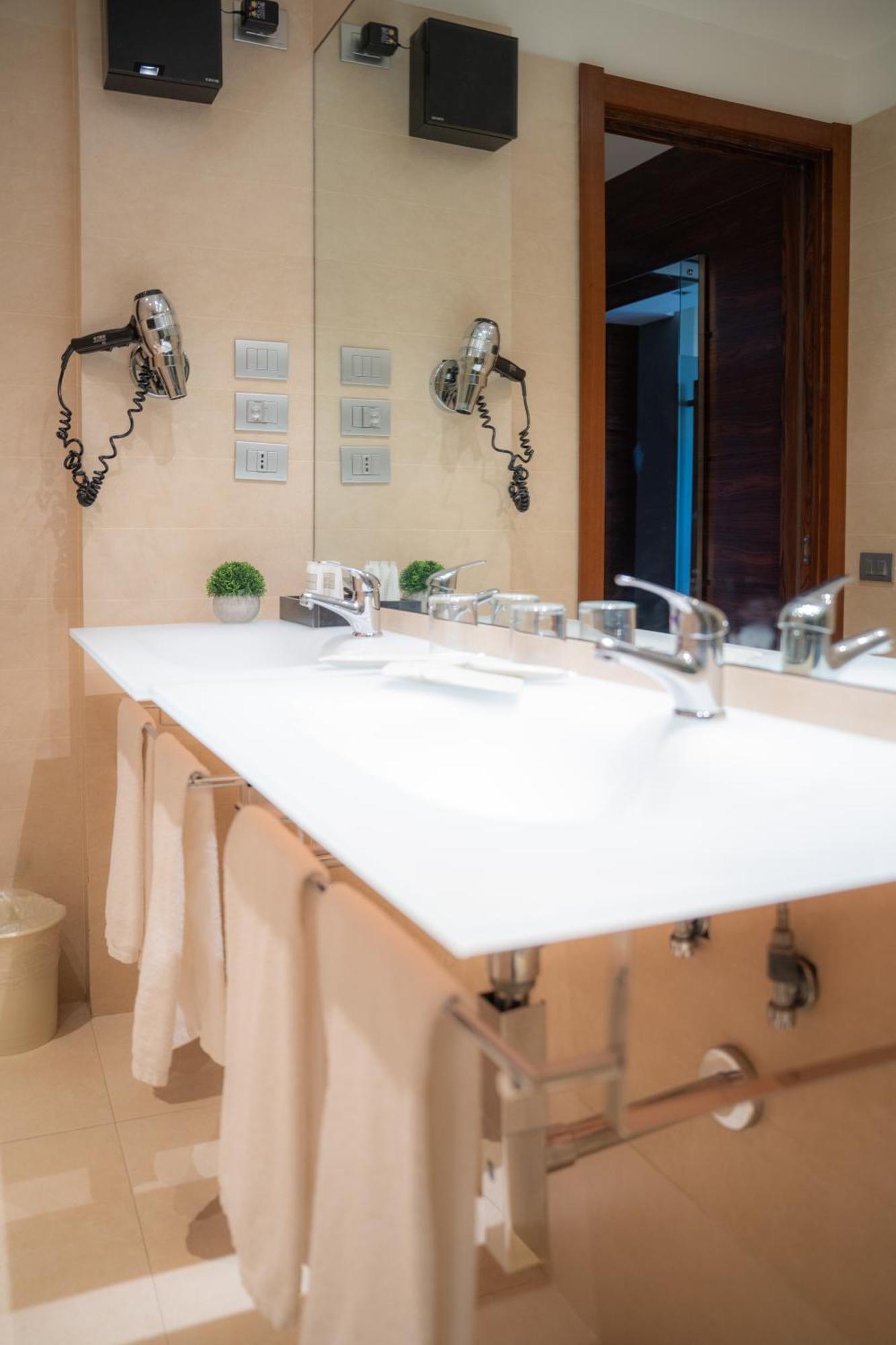 King Suite Spa Bath