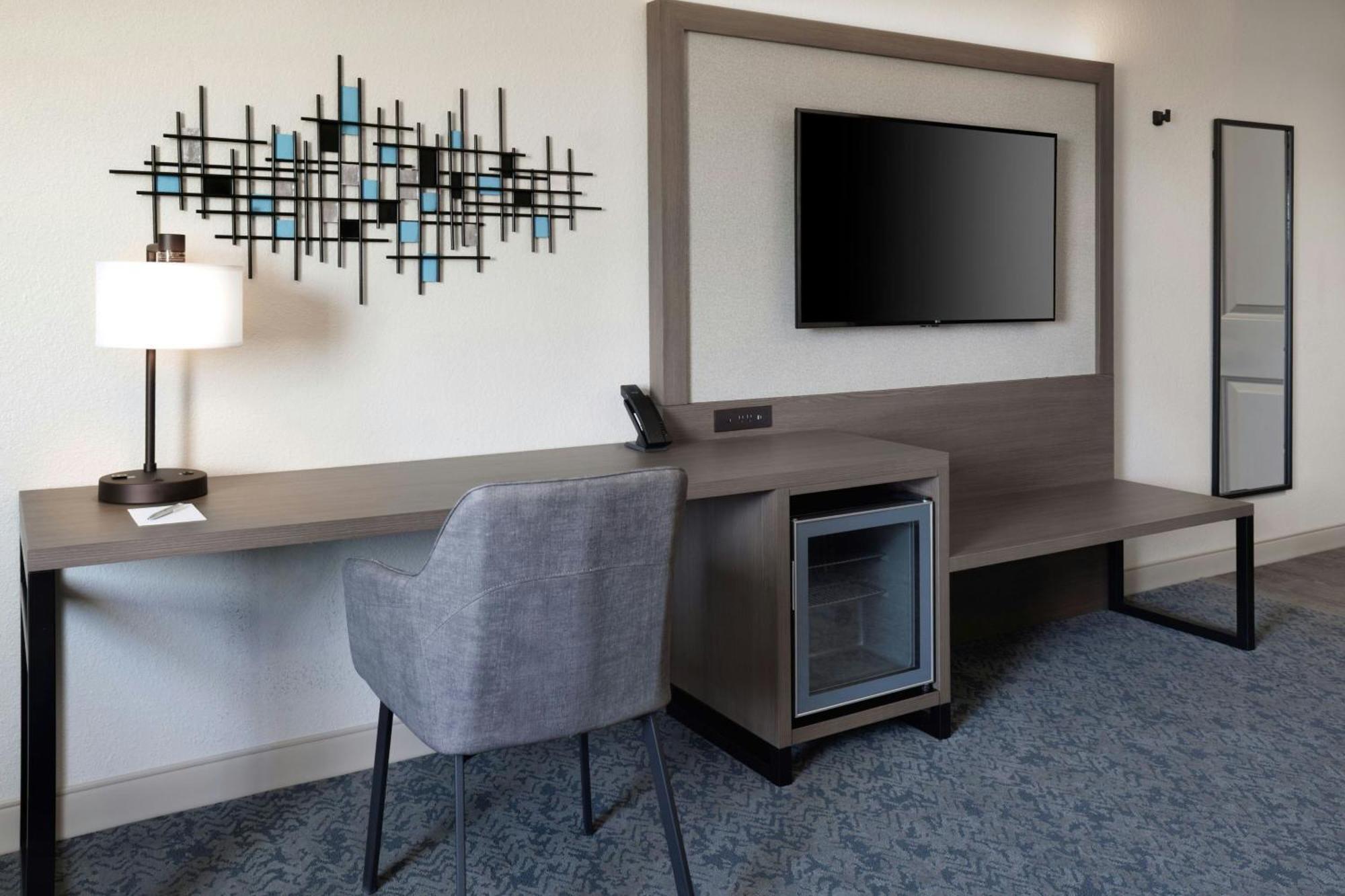 Traditional King Room - Hearing Accessible
