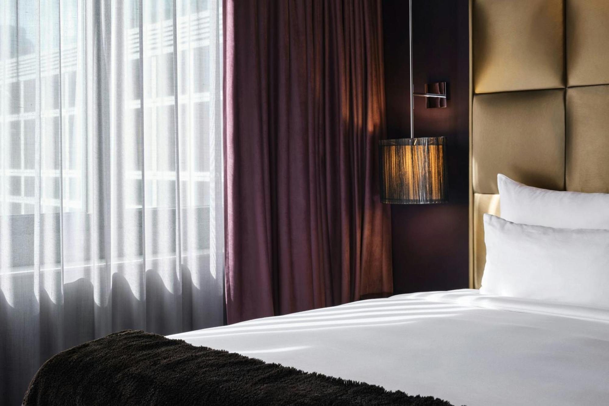 Petite Queen Room