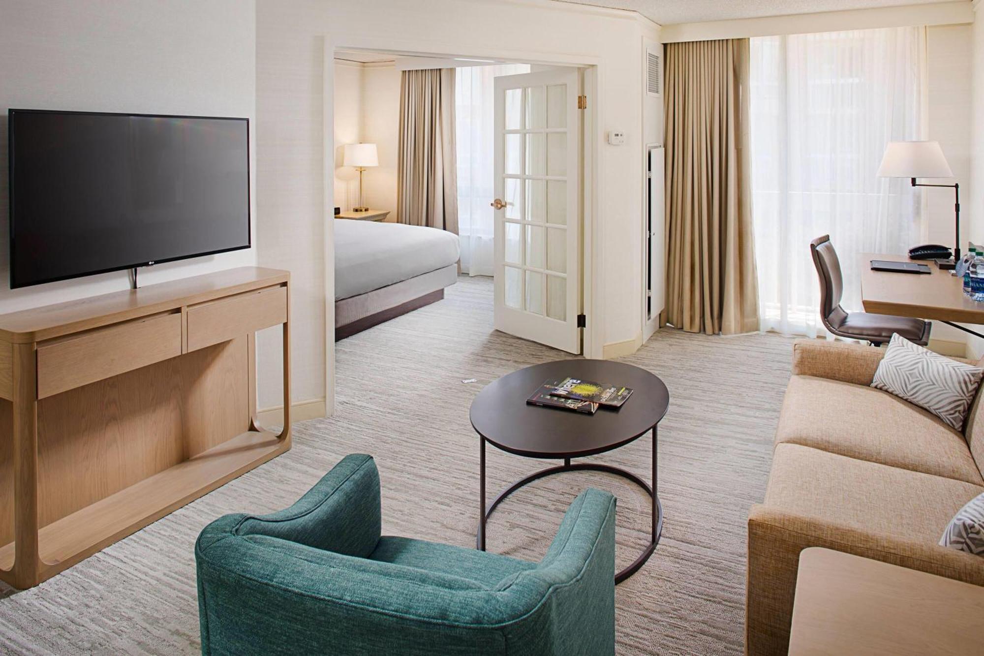 One-Bedroom King Suite - Non-Smoking