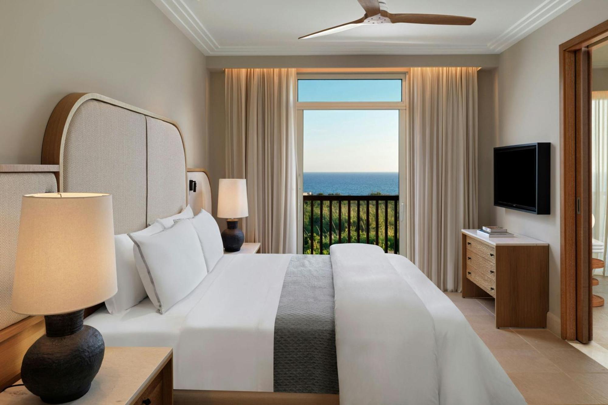 One-Bedroom Premium King Suite with Balcony and Sea View