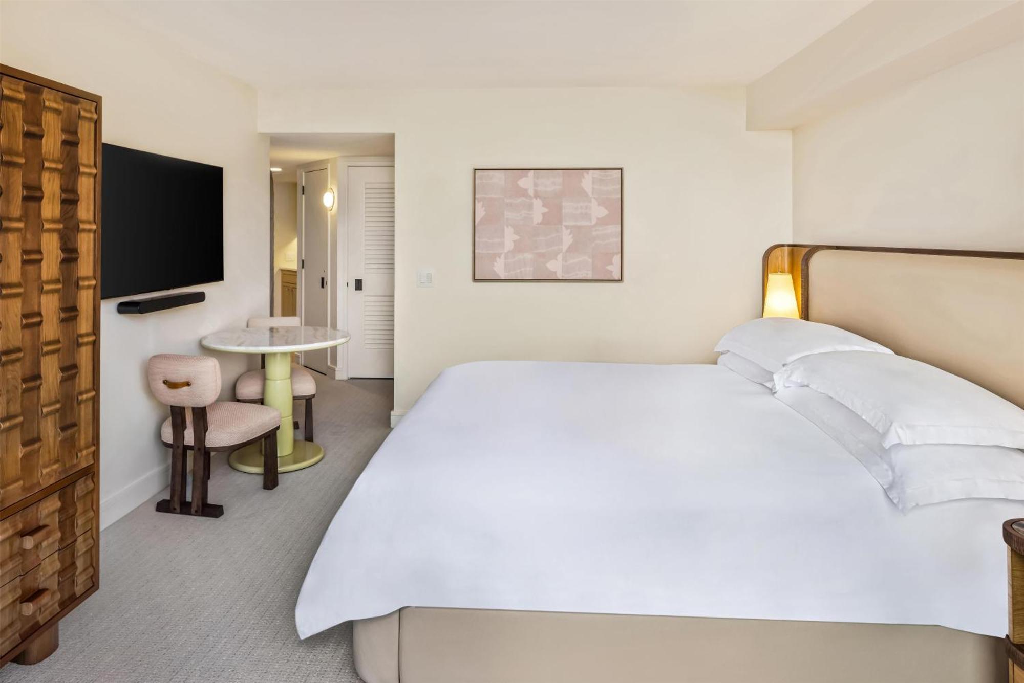 Superior King Room Partial Ocean View