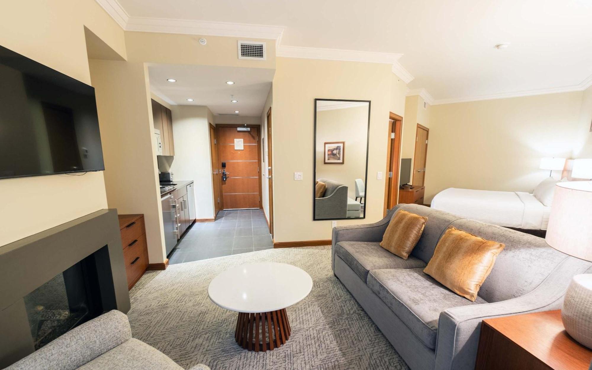 Studio Premium Suite, 1 King Bed, Sofa Bed