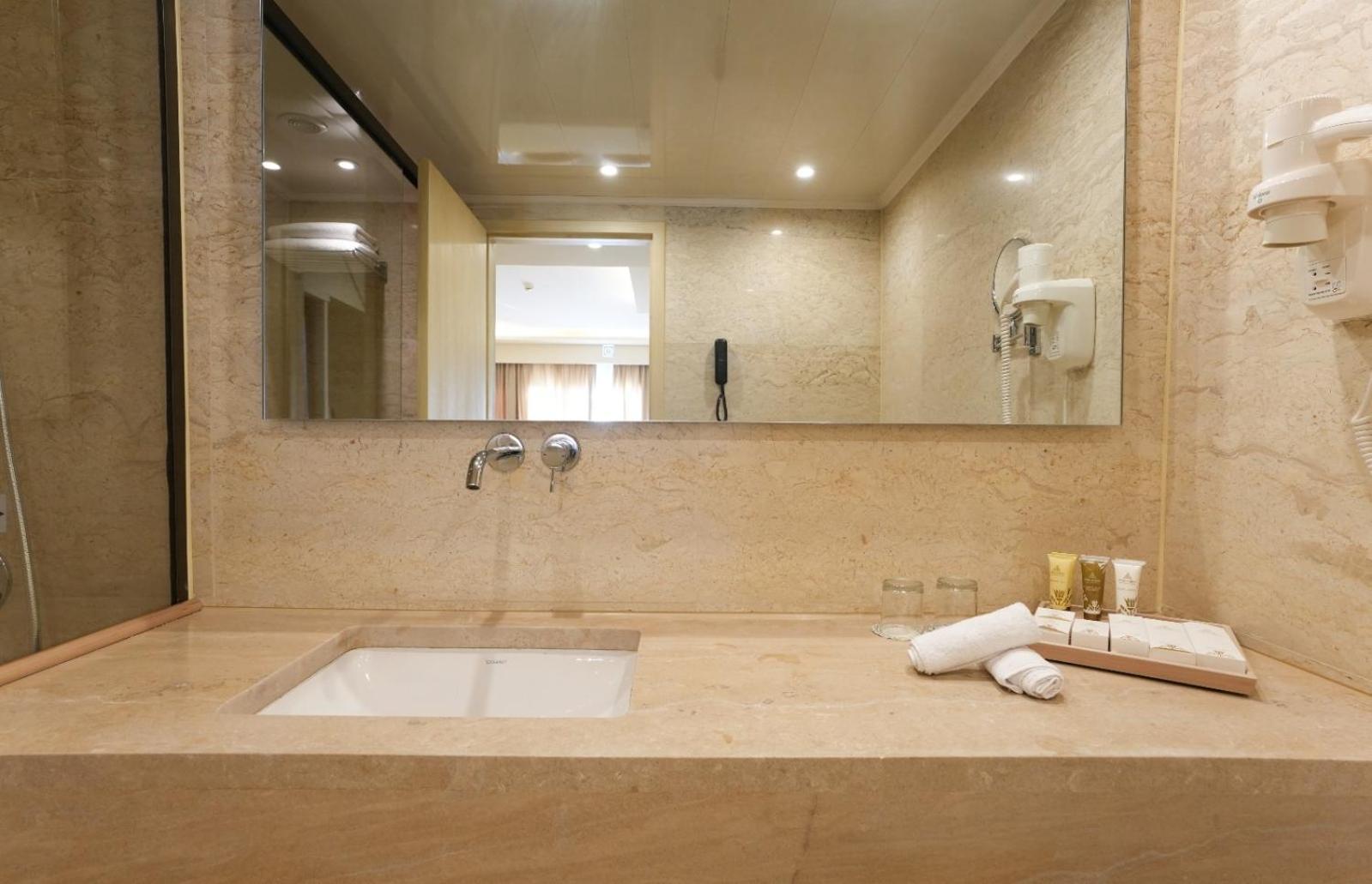 King Bed Super Duplex Suite