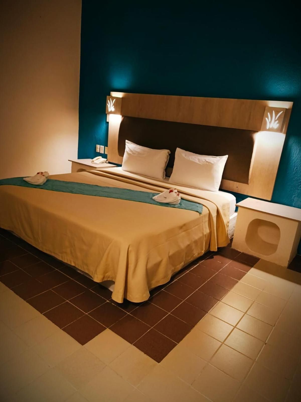 Deluxe King Room,1742702682:JPEG