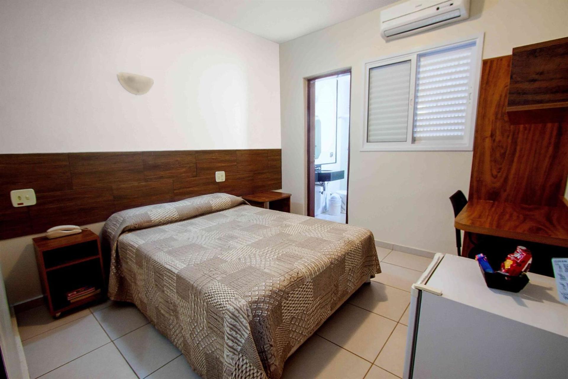 Deluxe Double Room Shower