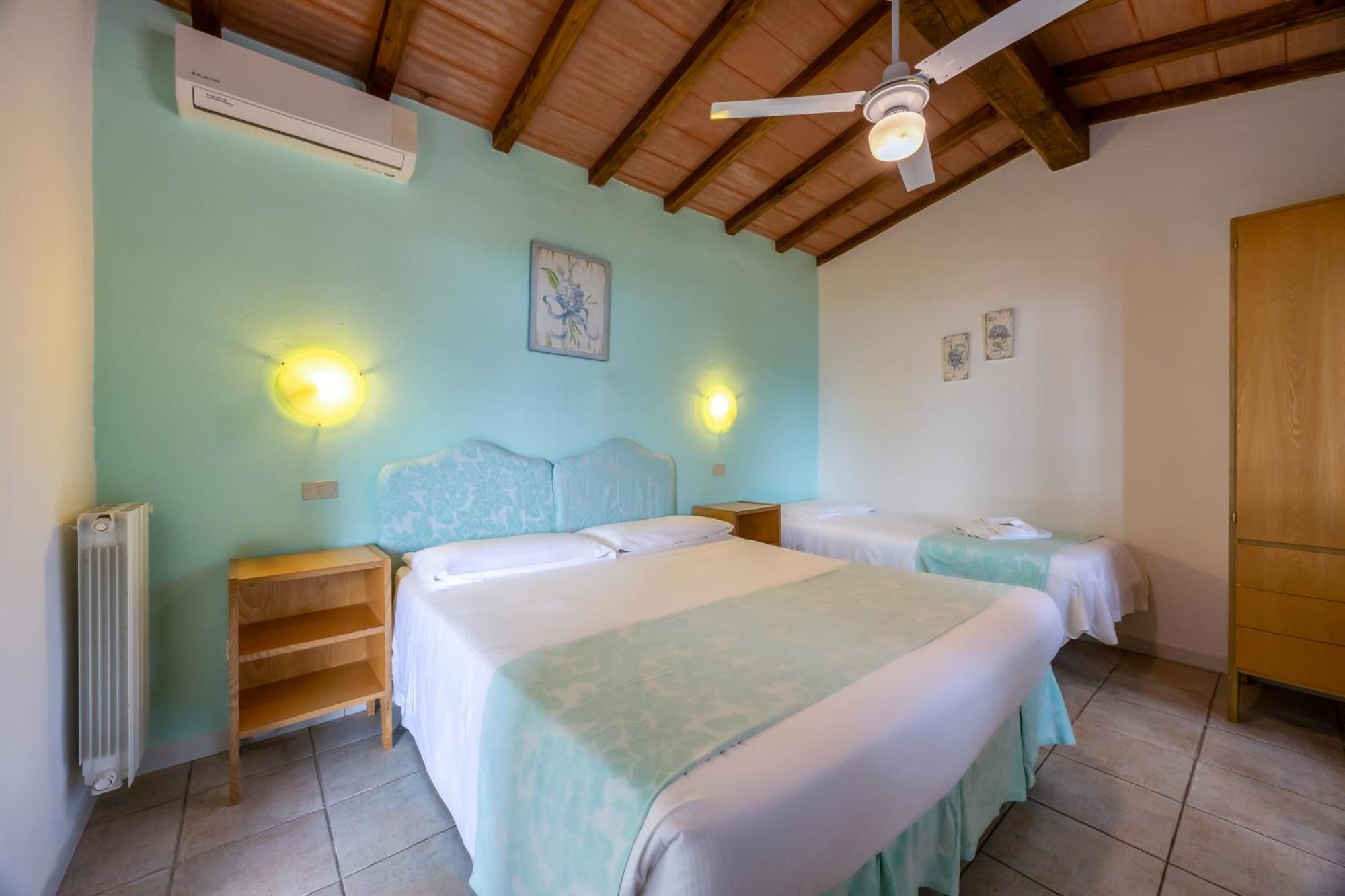 Doppelzimmer mit Zustellbett und Terrasse und Meerblick