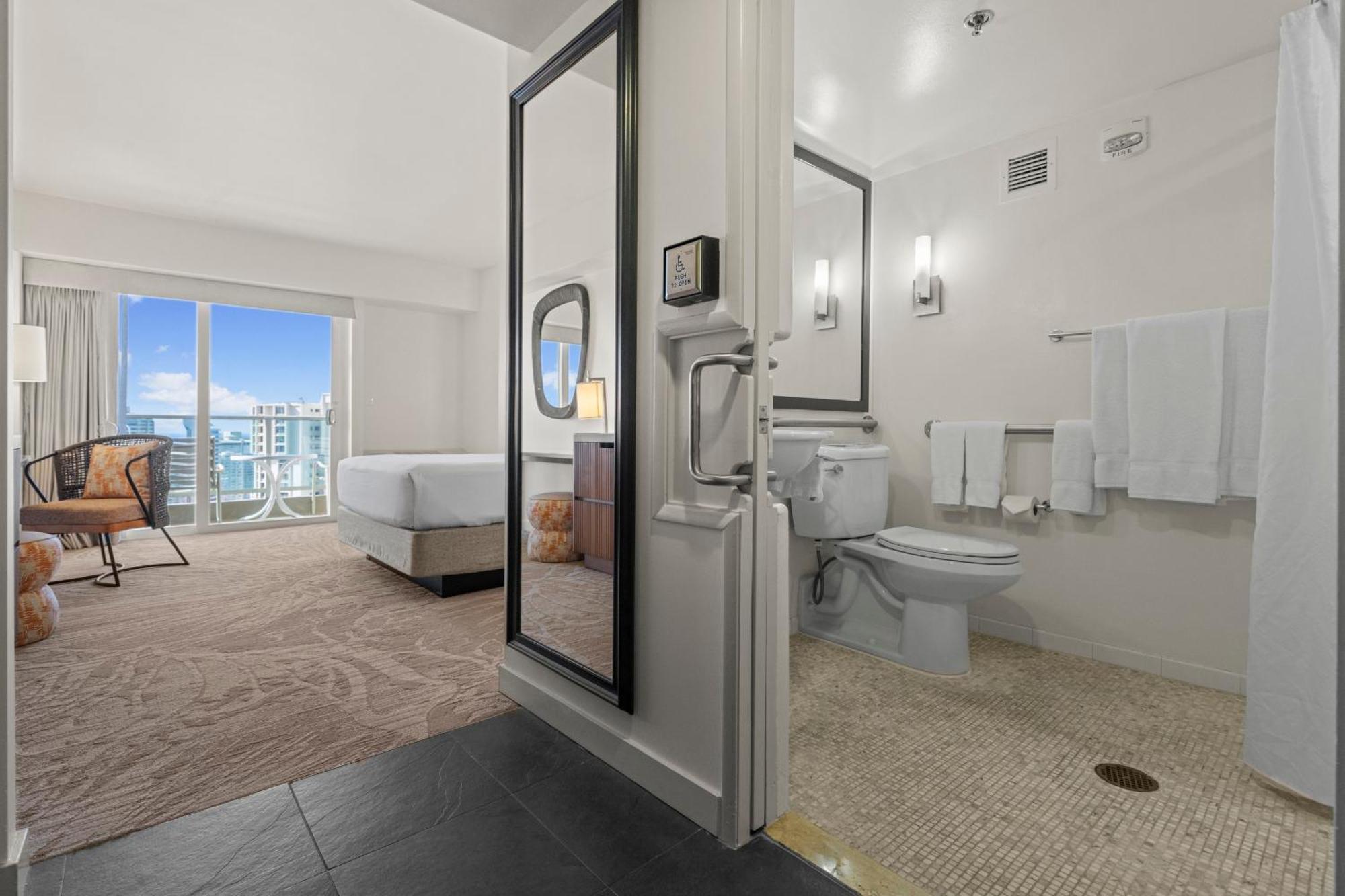 Waikiki Tower Room City or Mountain View