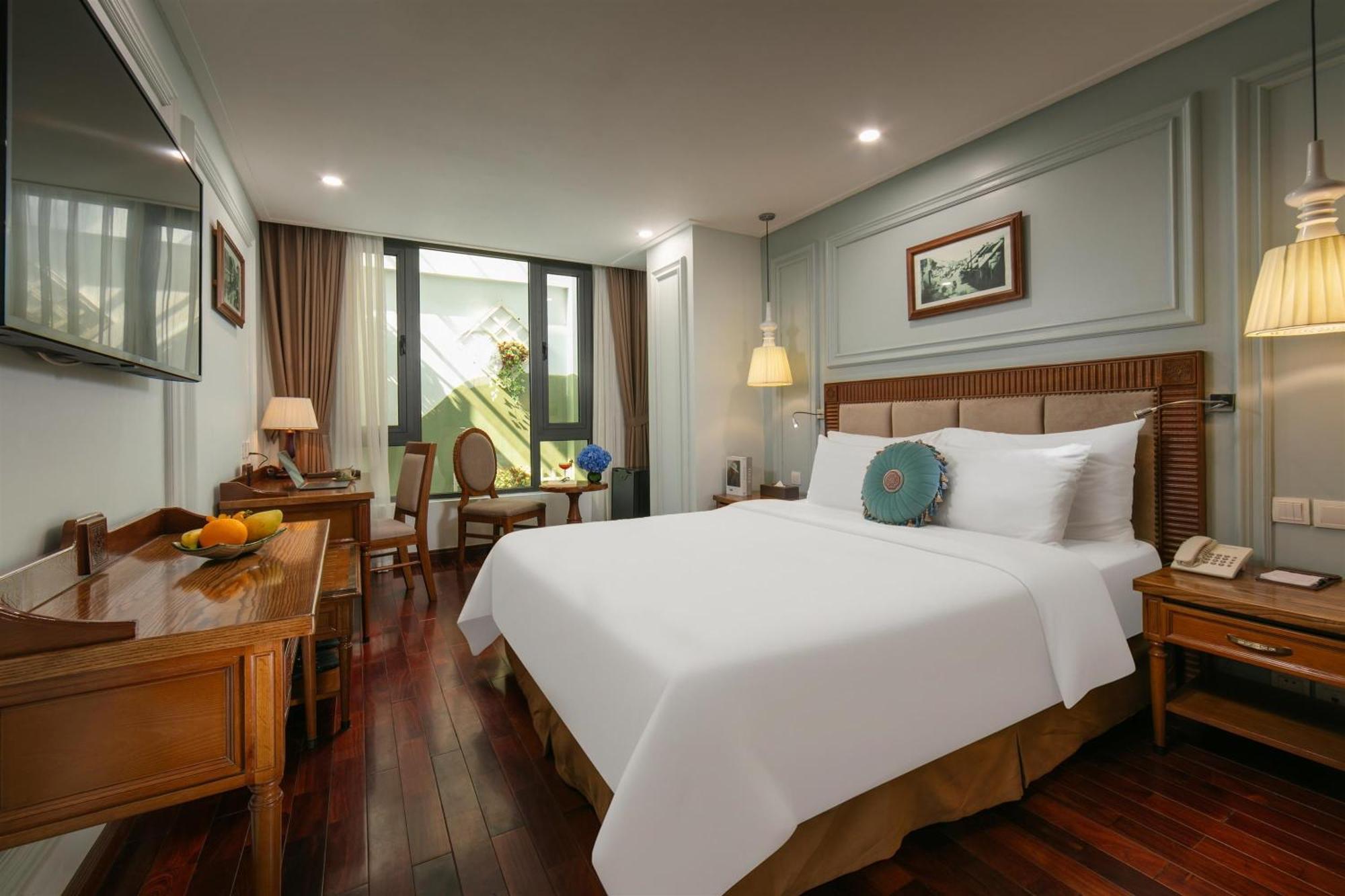 Deluxe Window Room