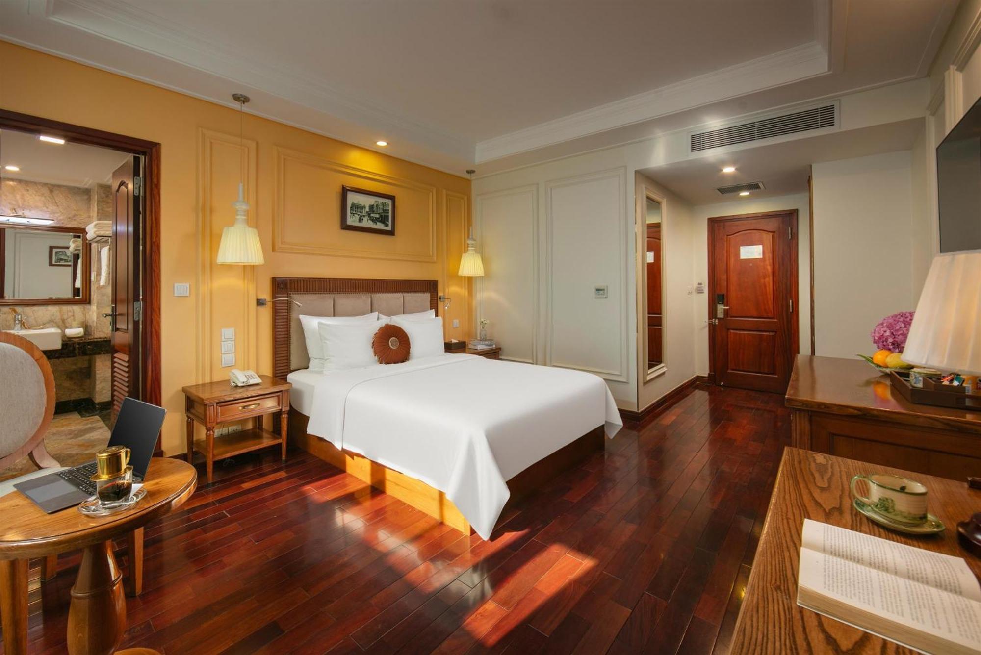 Deluxe Window Room