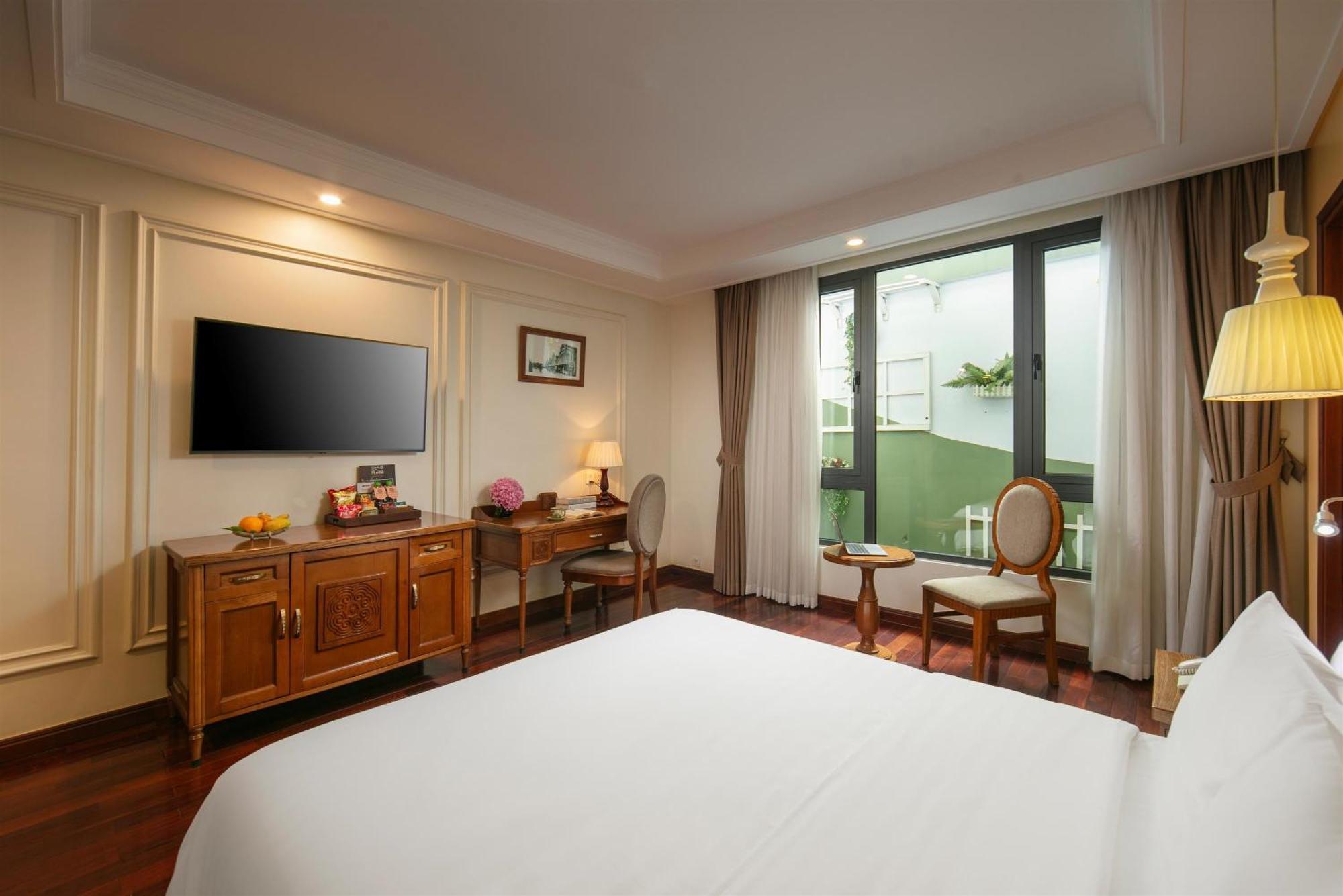 Deluxe Window Room