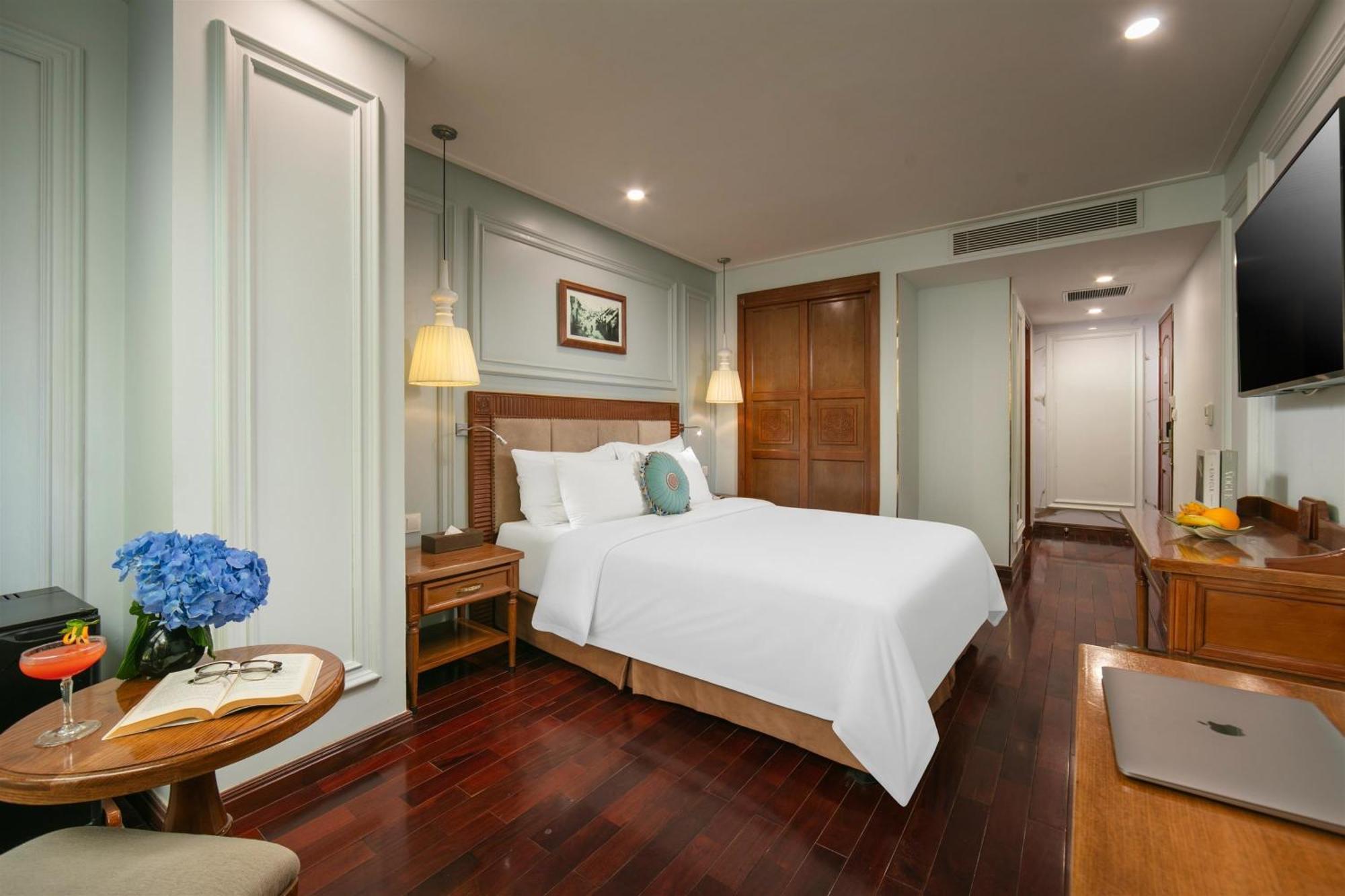 Deluxe Window Room