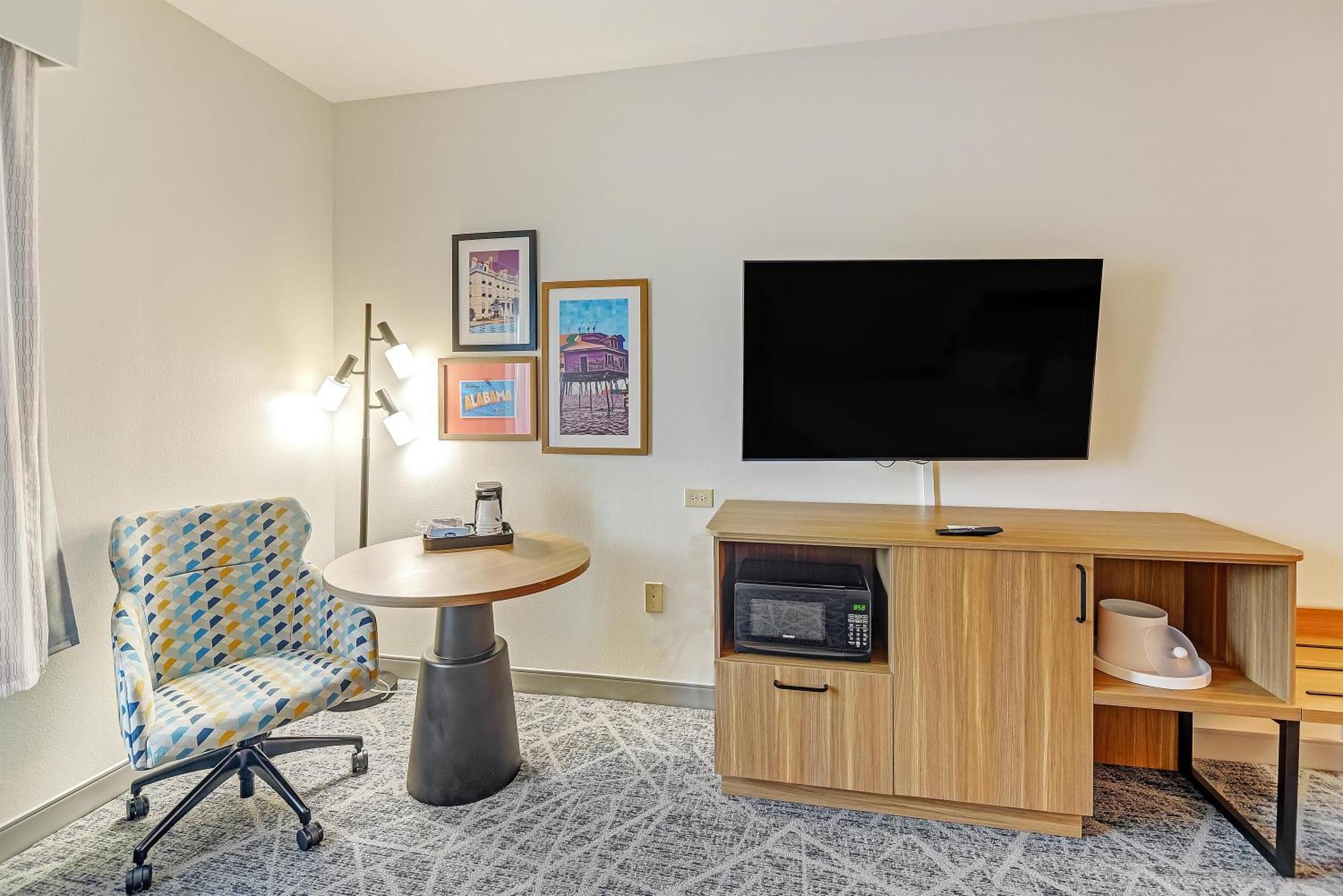 King Room with Sofa Bed - Non-Smoking