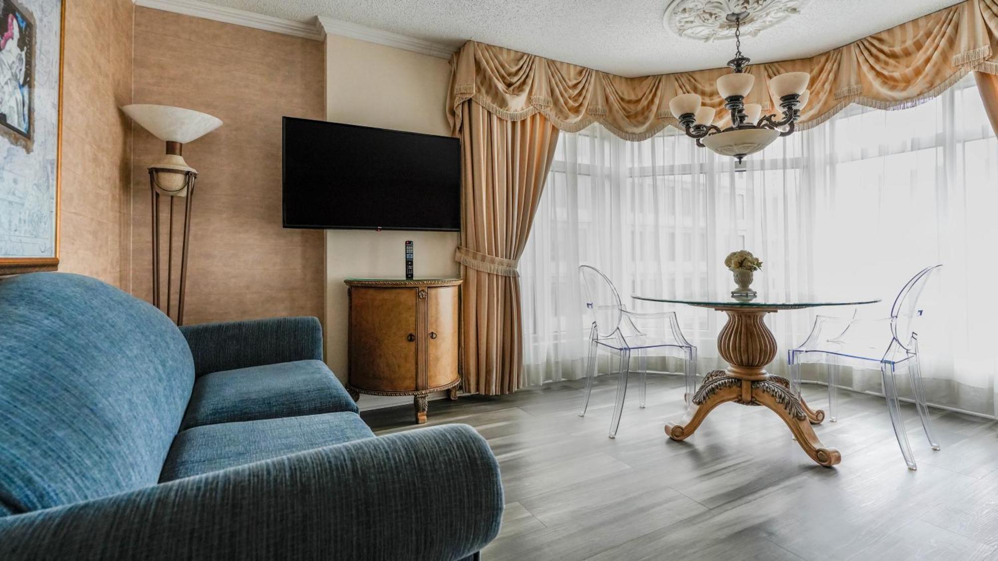 Signature Room, 1 Queen Bed and Sofa-Bed