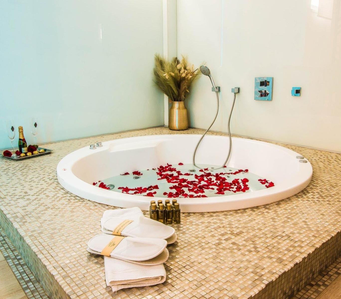 Jacuzzi Suite