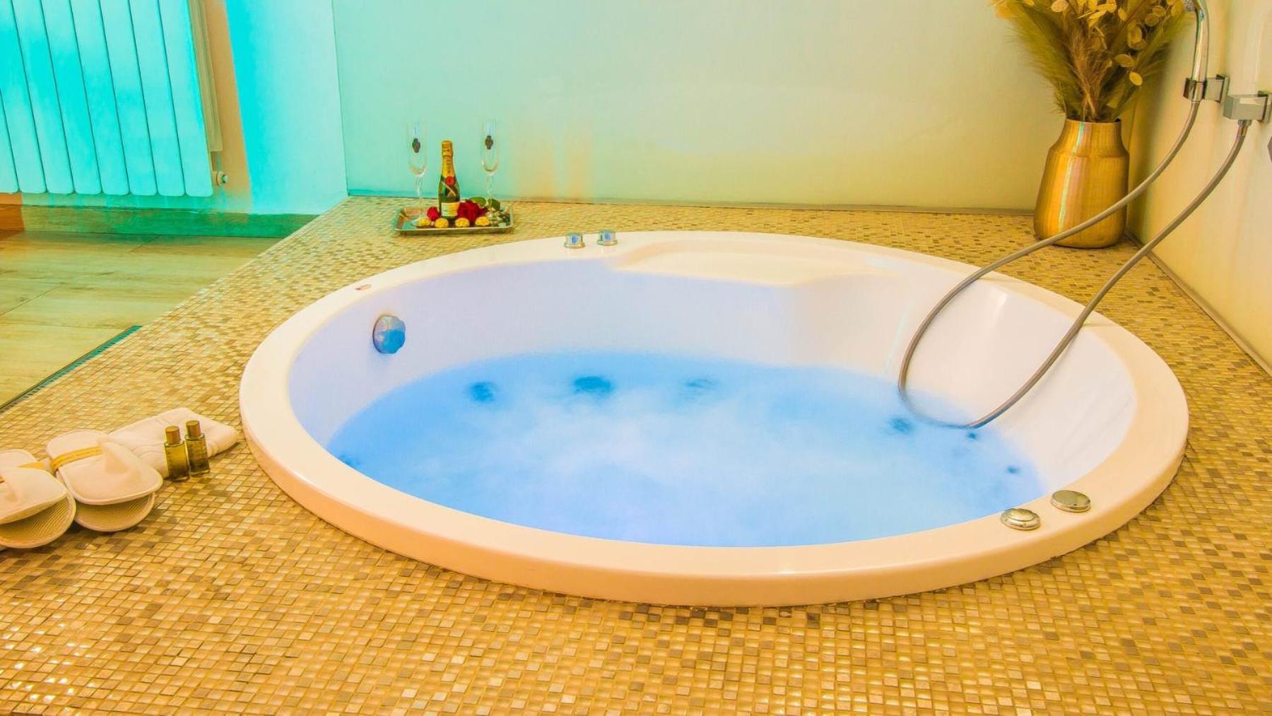 Jacuzzi Suite