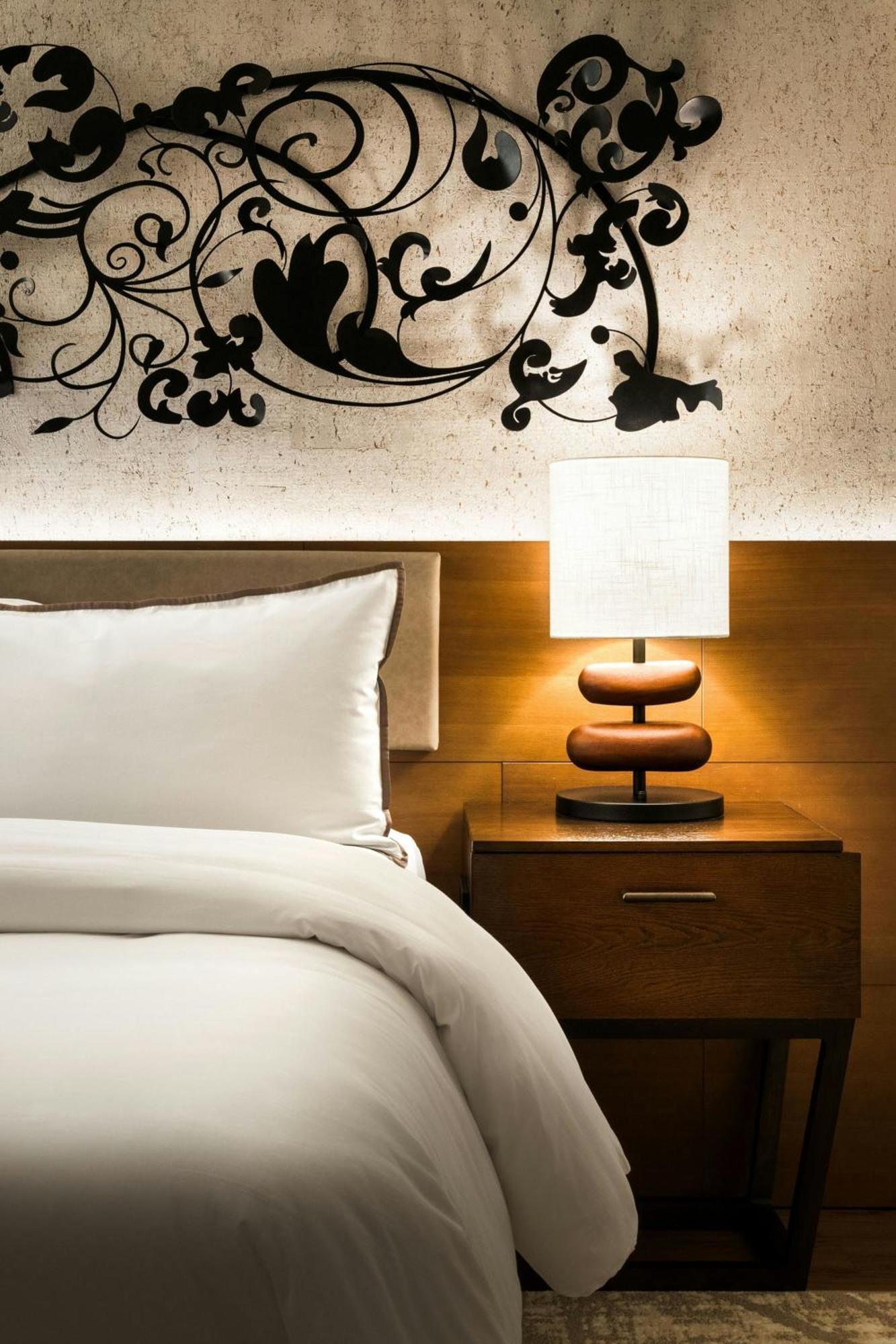 Executive Suite, 1 King, High Floor