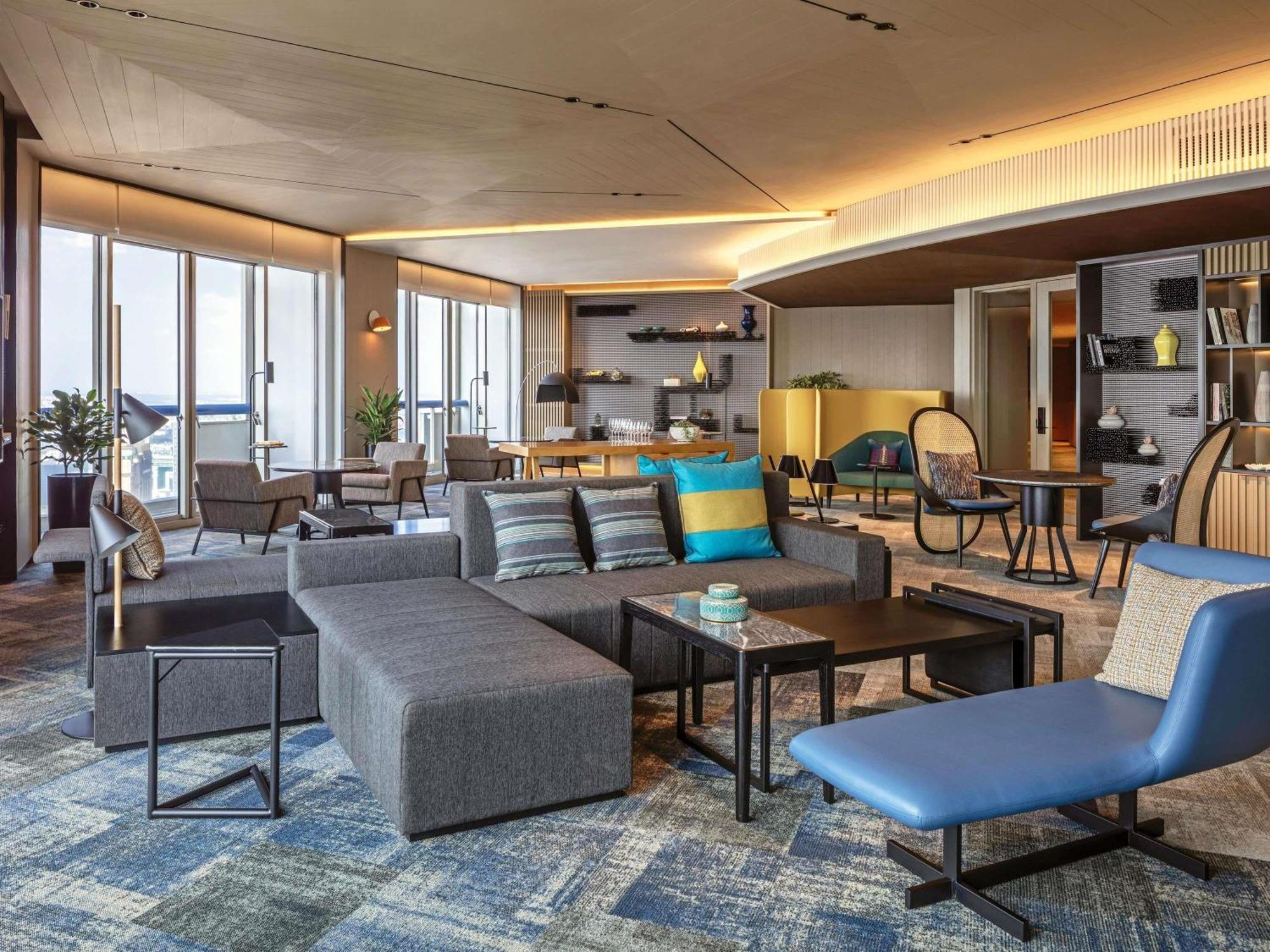 Crest King Suite Marina Bay View High Floor Lounge Access Two Balconies,1746827808:JPEG