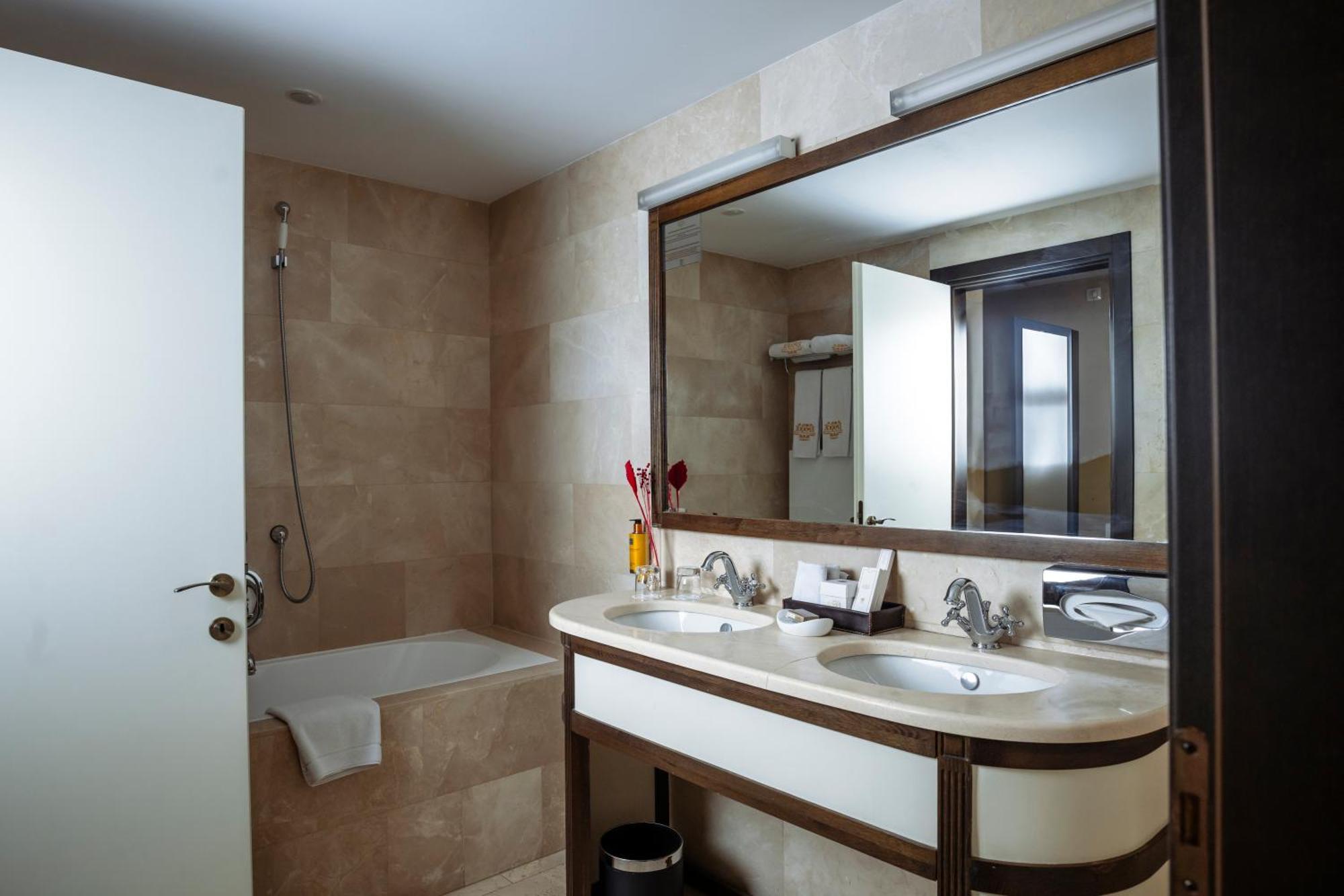 Deluxe Suite Balcony