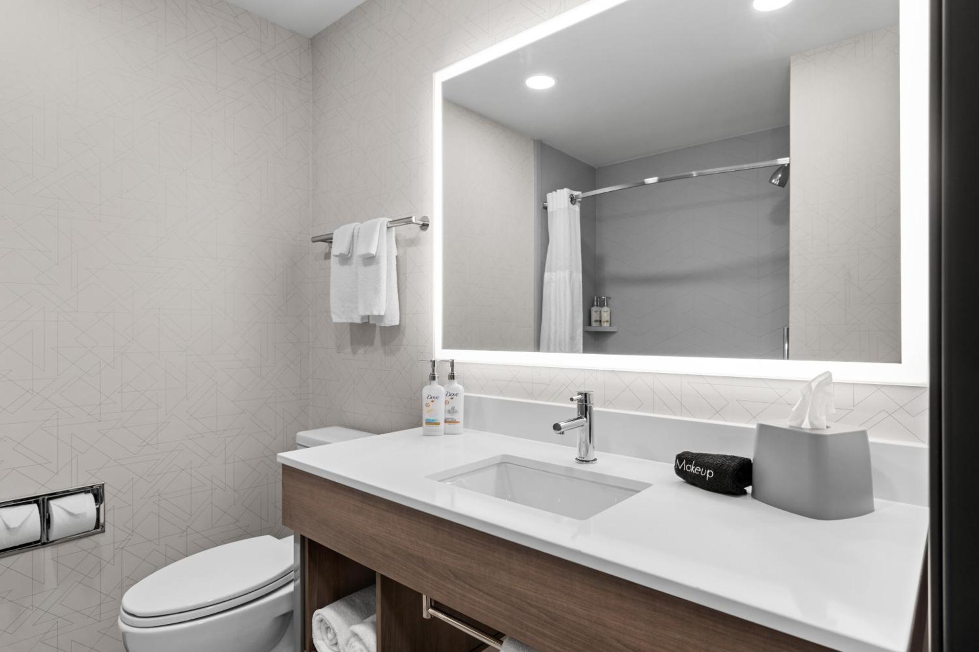 Queen Room with Two Queen Beds - Mobility Access Tub/Non-Smoking
