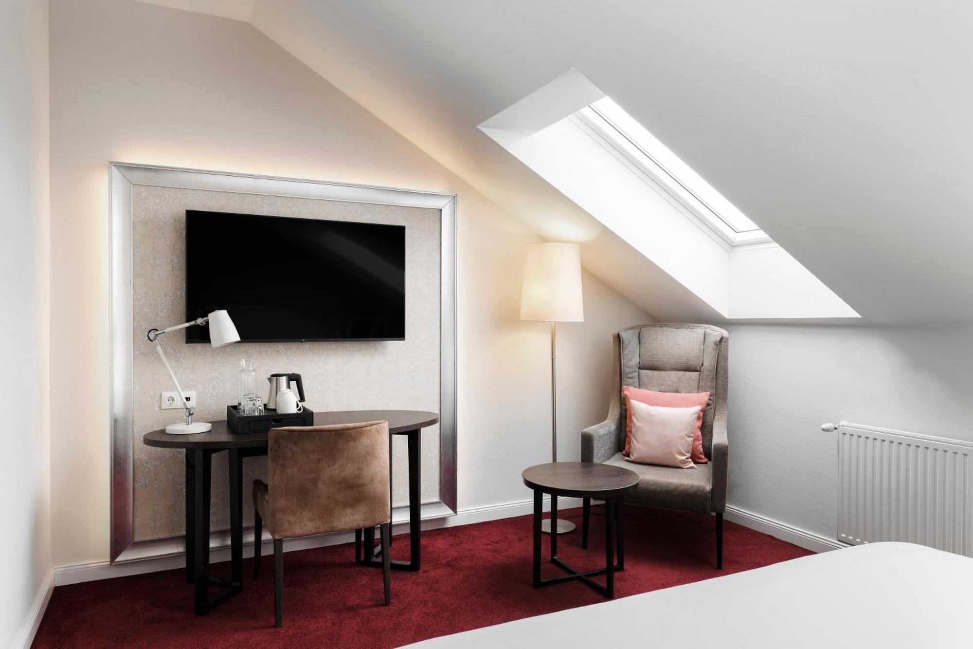 Classic King Room,1756396913:JPEG