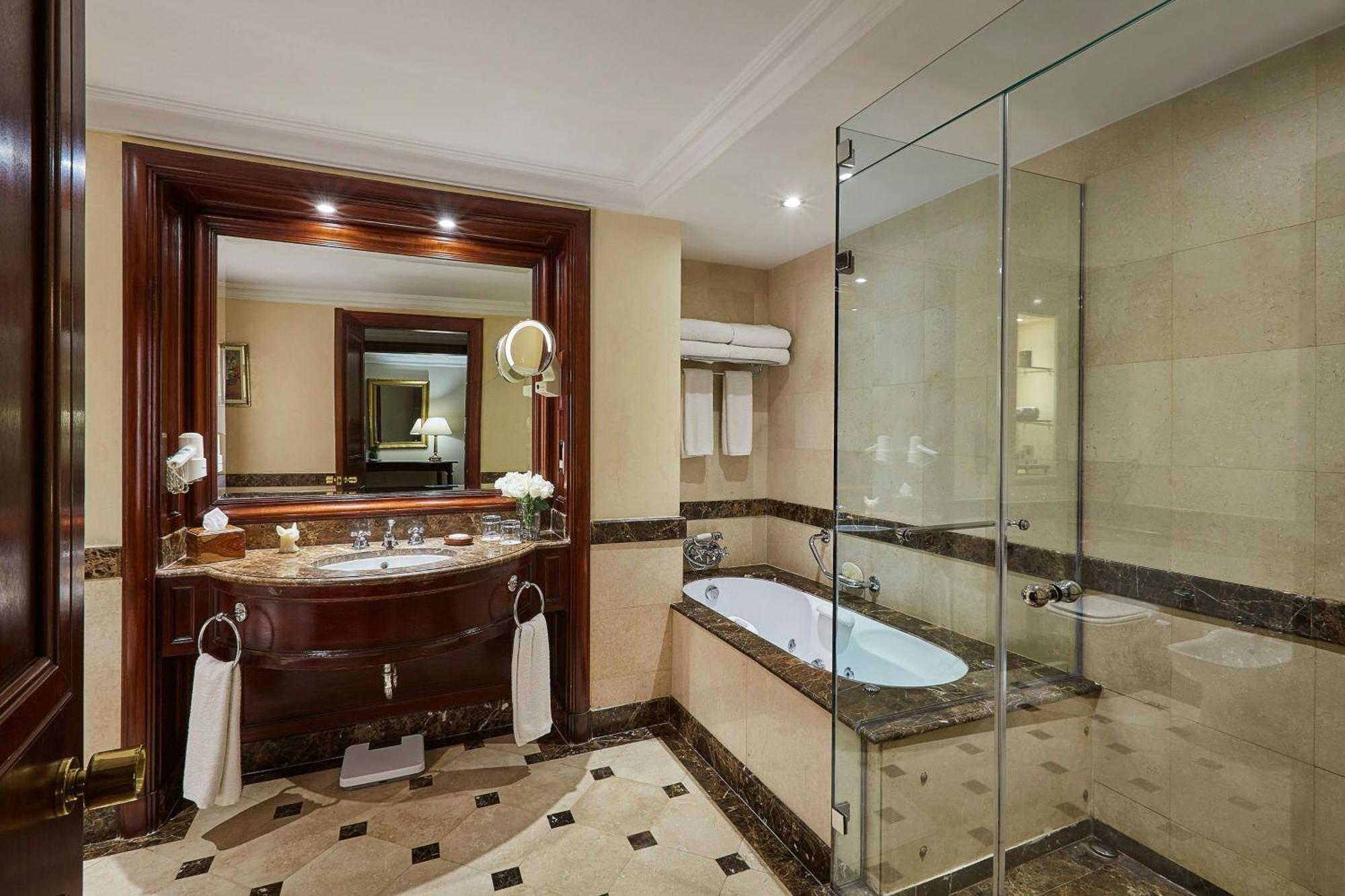 Deluxe Double Guest Room Garden Access 2 beds,1756416077:JPEG
