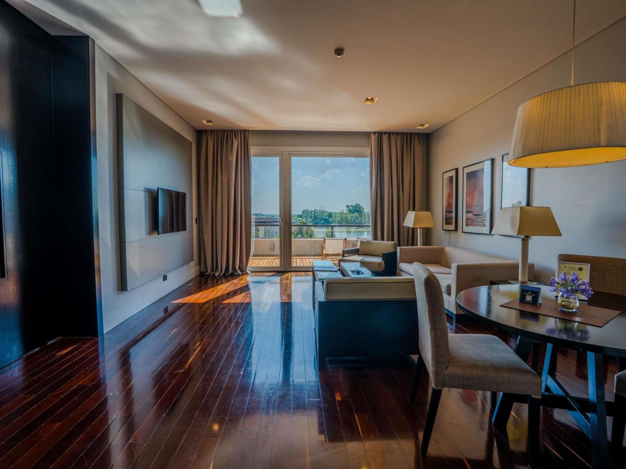 Executive Suite One King