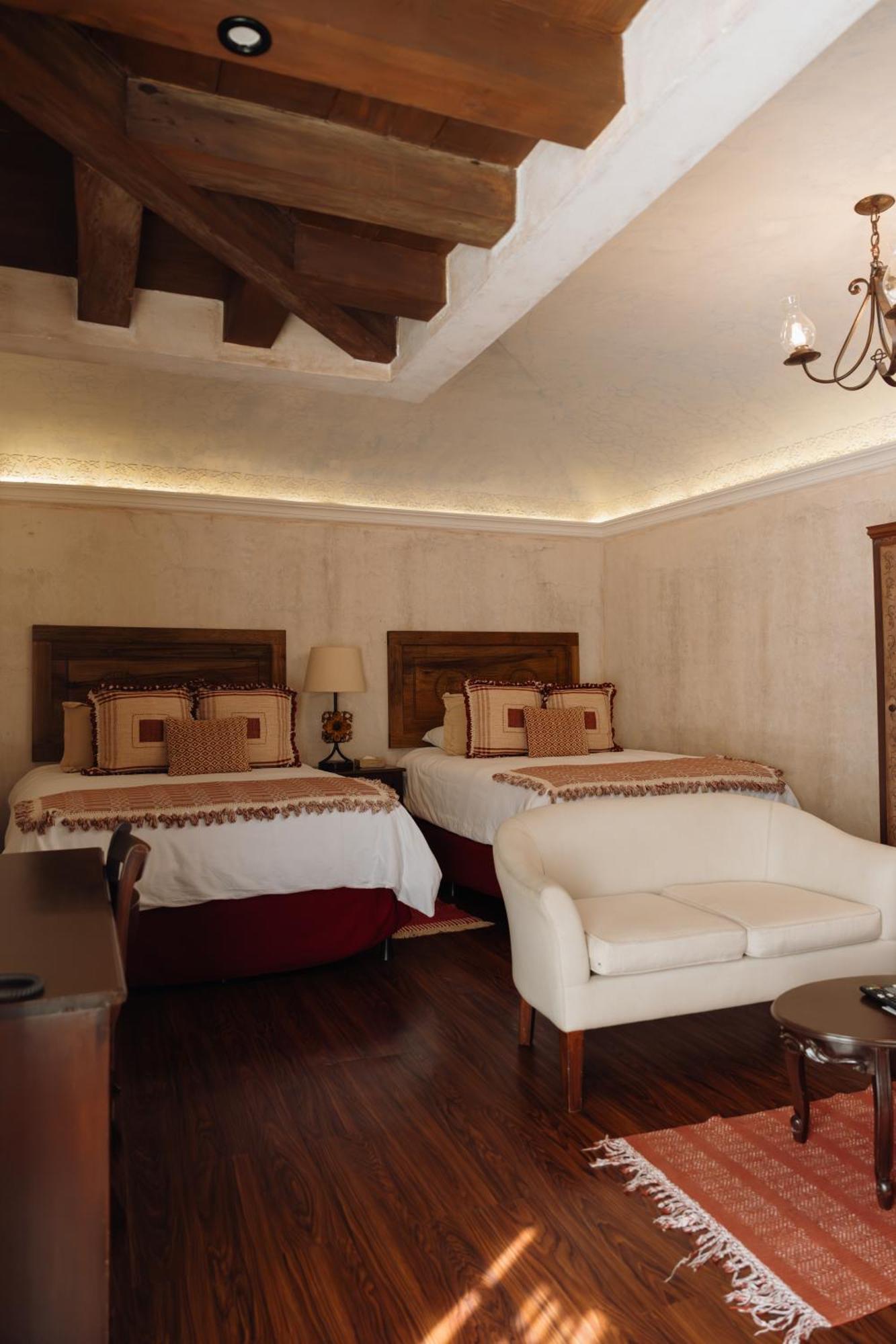 Junior Suite 2 Queen Beds