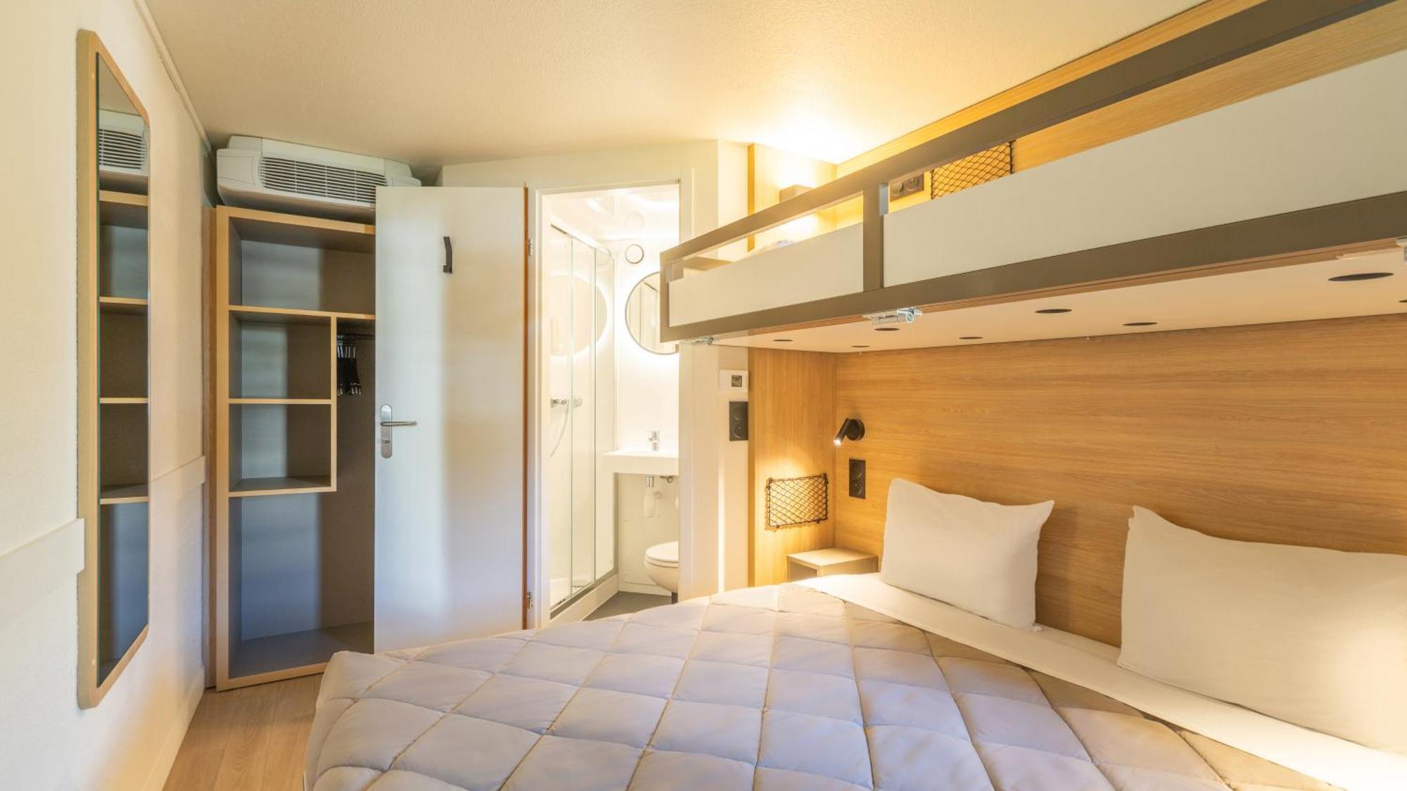 Standard Queen Room One Bunk Bed,1756503623:JPEG